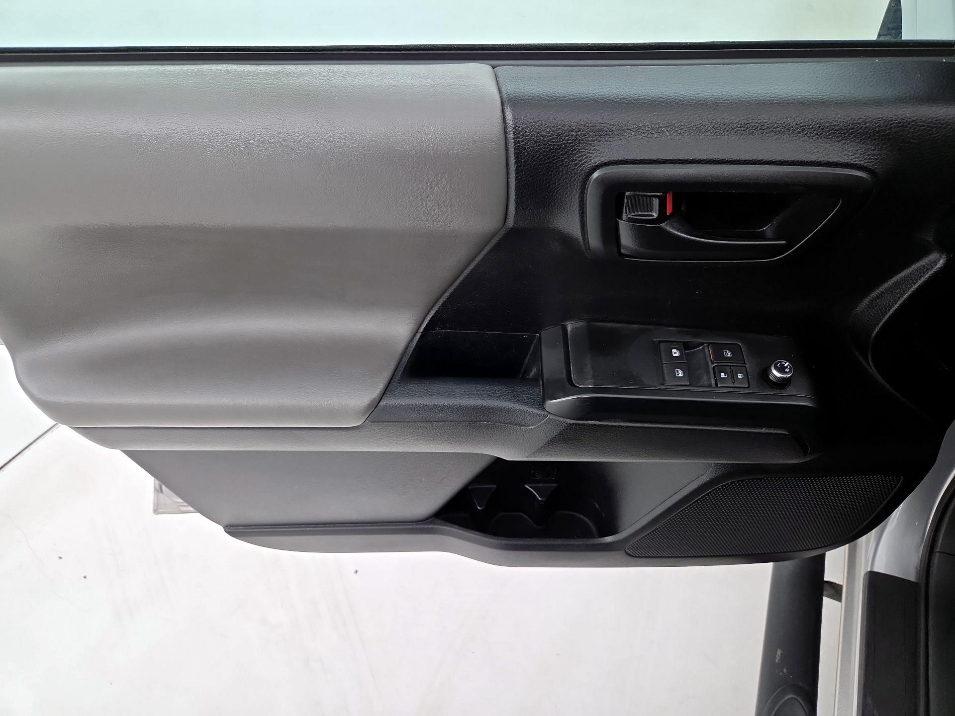 Thumbnail: 2017 Toyota Tacoma - 12