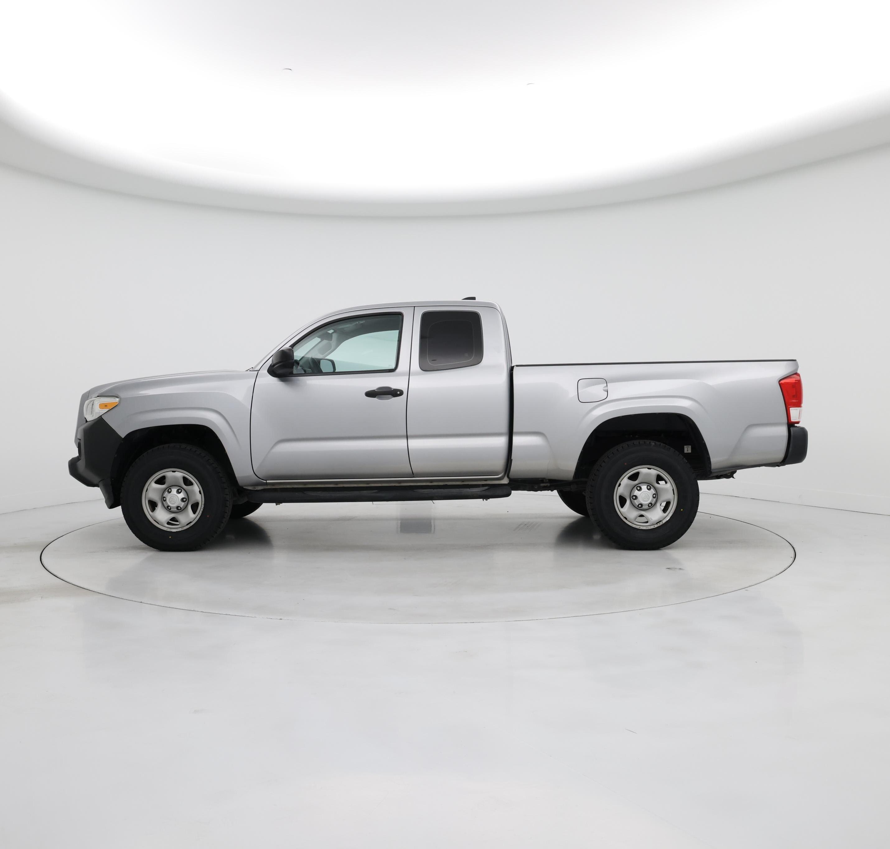 Thumbnail: 2017 Toyota Tacoma - 3