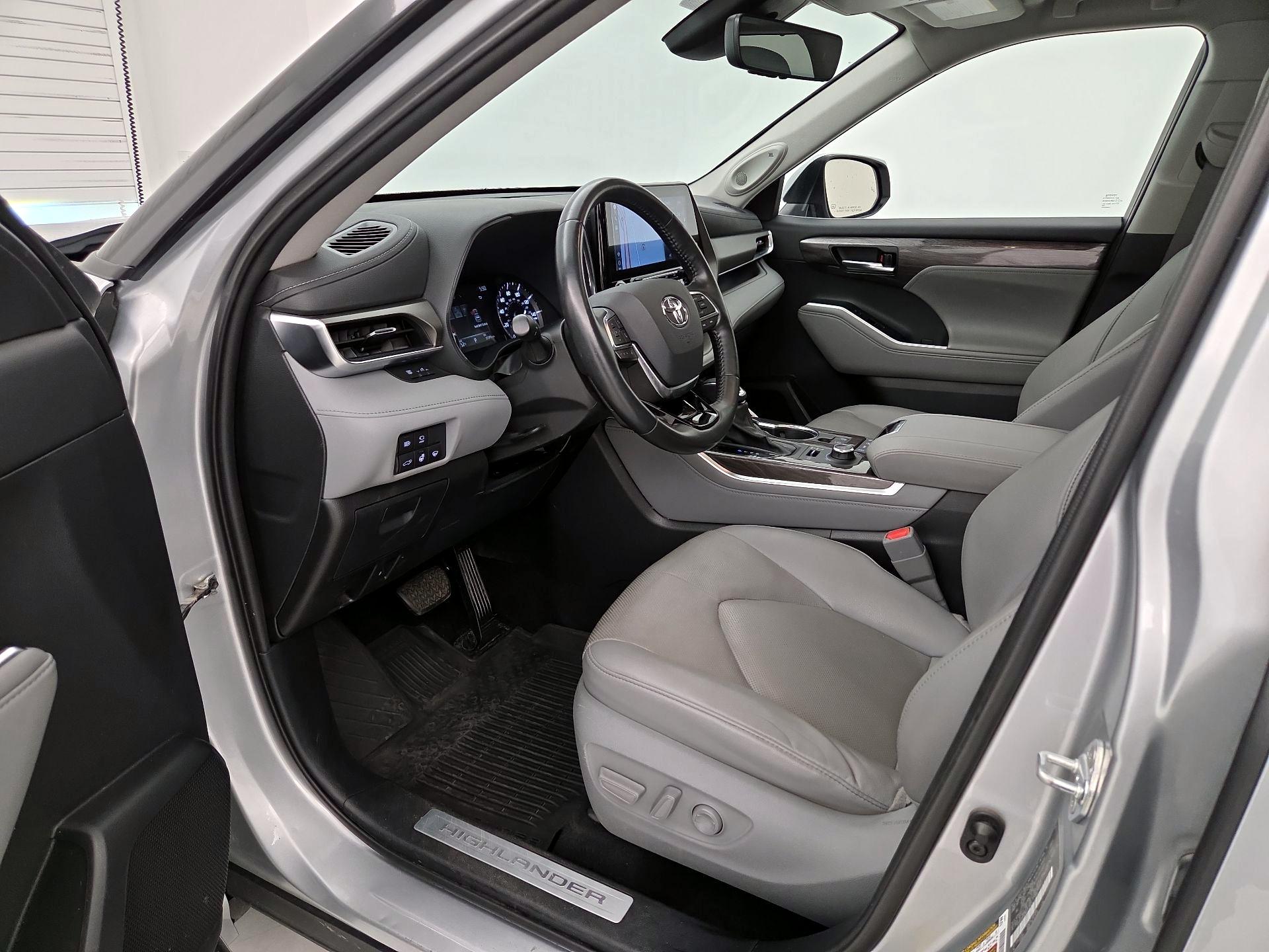 Thumbnail: 2021 Toyota Highlander - 11