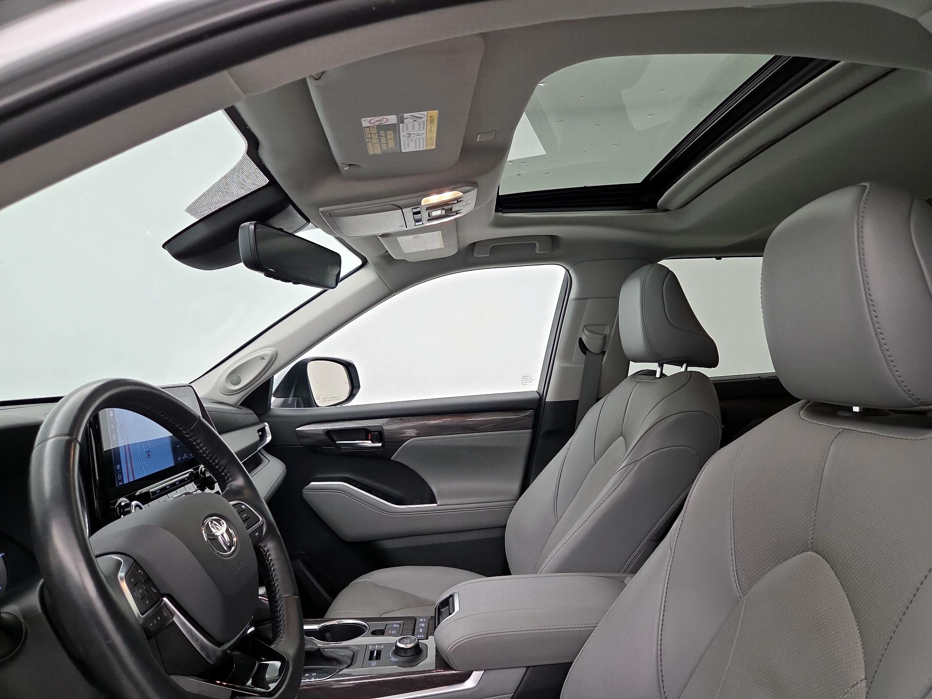 Thumbnail: 2021 Toyota Highlander - 20