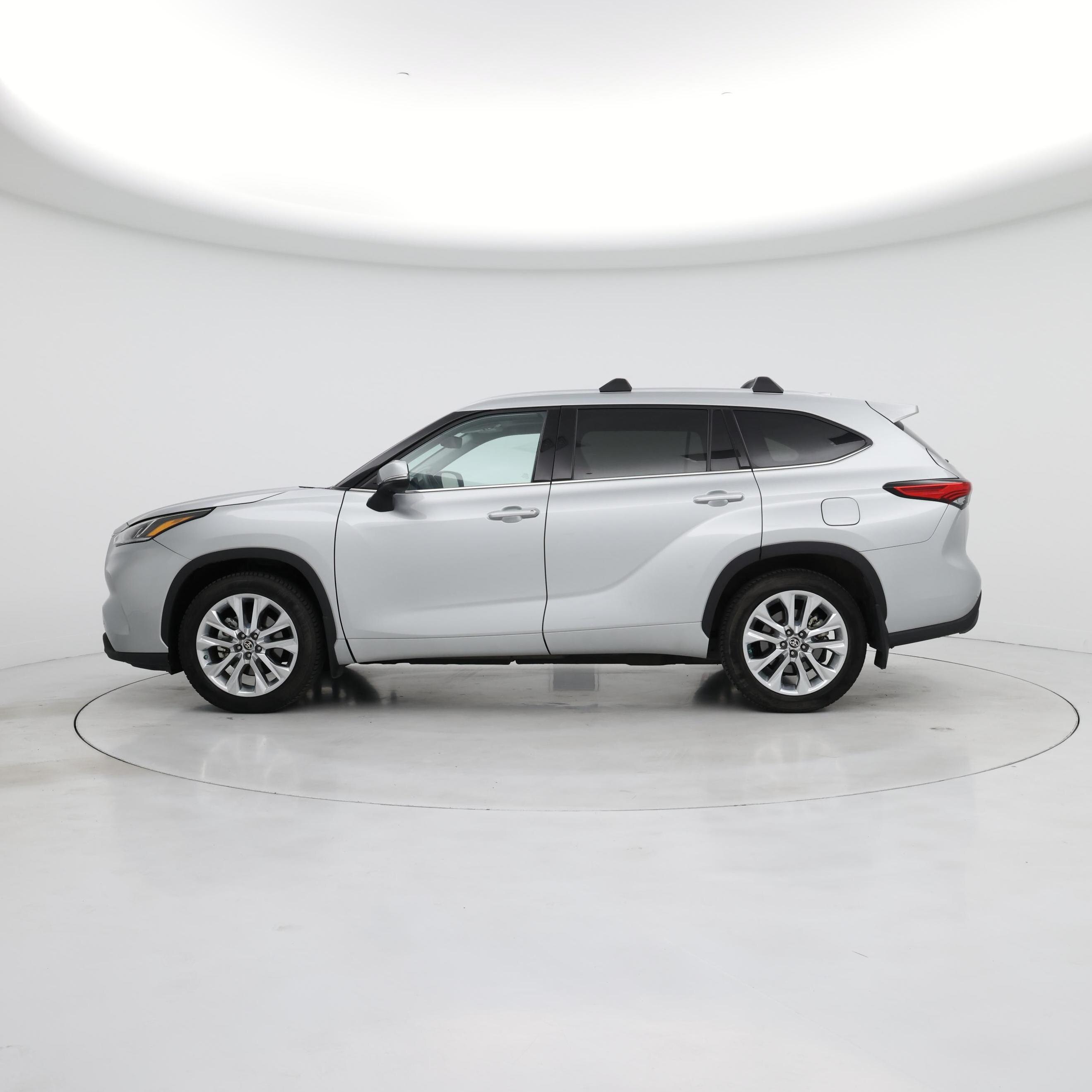 Thumbnail: 2021 Toyota Highlander - 3