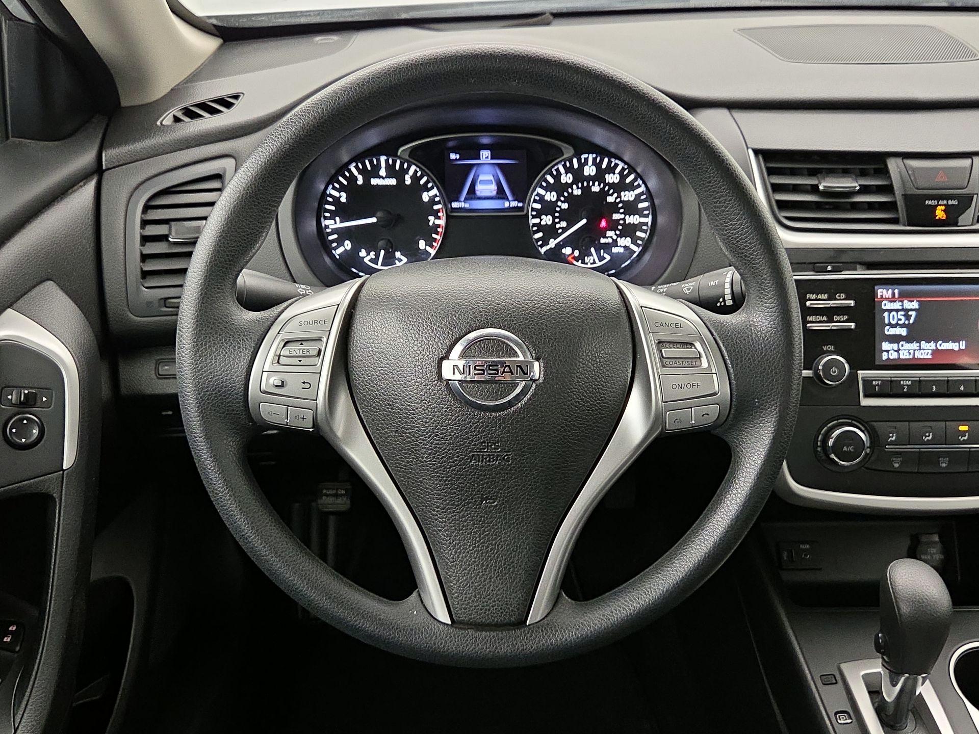 Thumbnail: 2016 Nissan Altima - 10