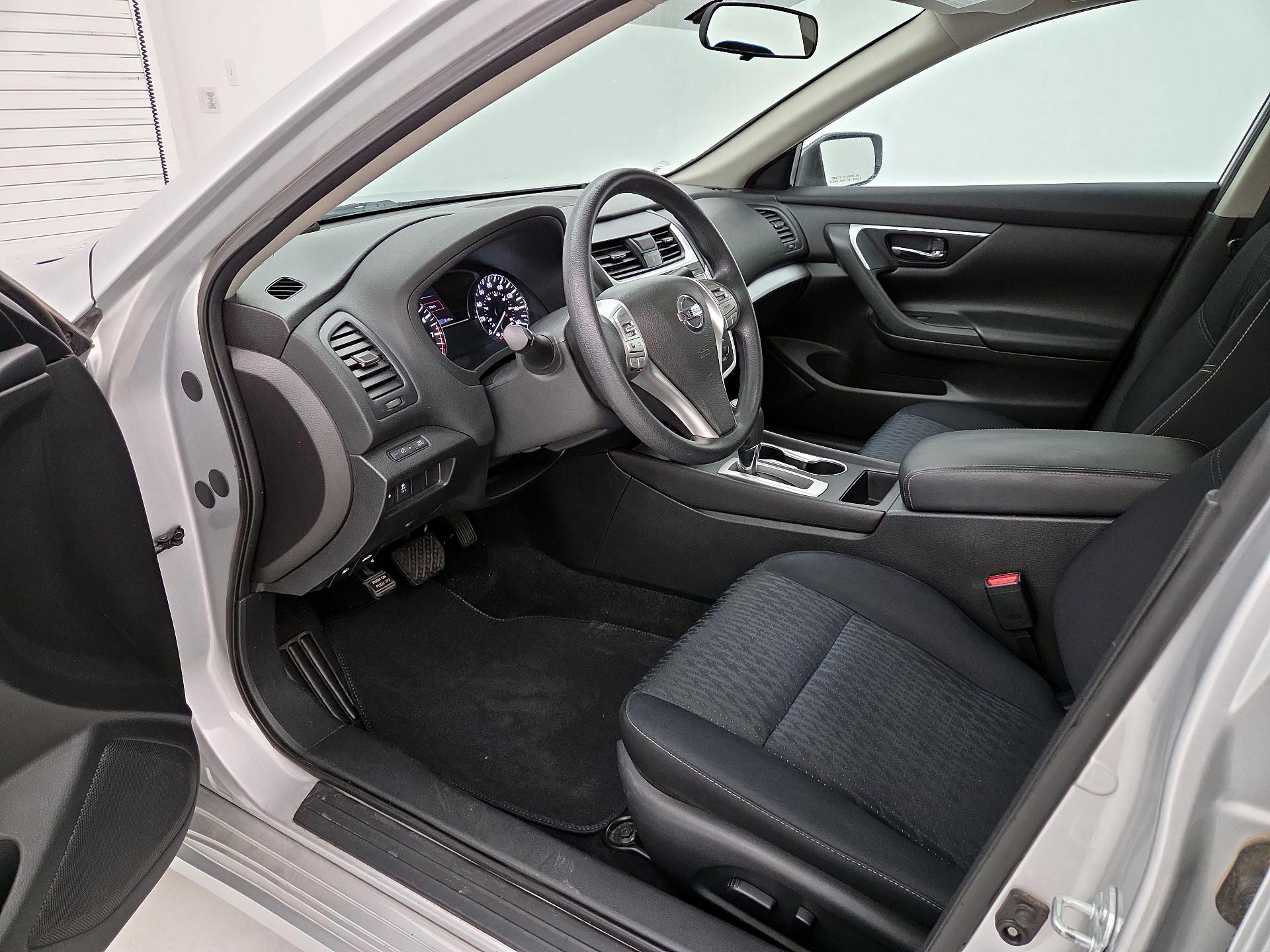 Thumbnail: 2016 Nissan Altima - 11