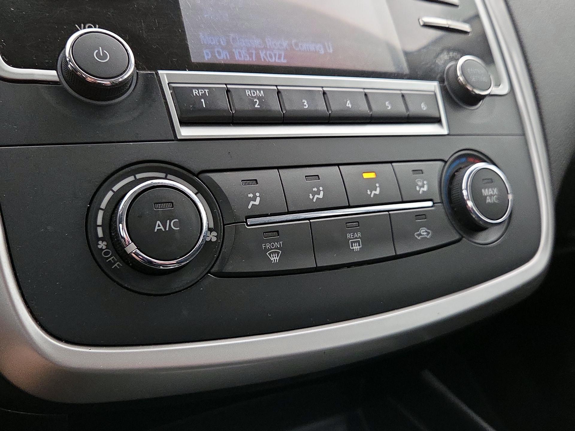 Thumbnail: 2016 Nissan Altima - 16