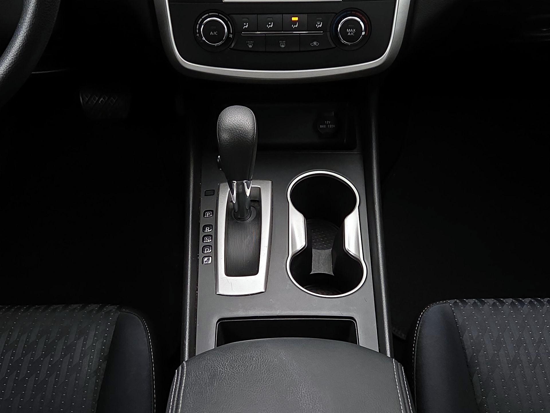 Thumbnail: 2016 Nissan Altima - 17