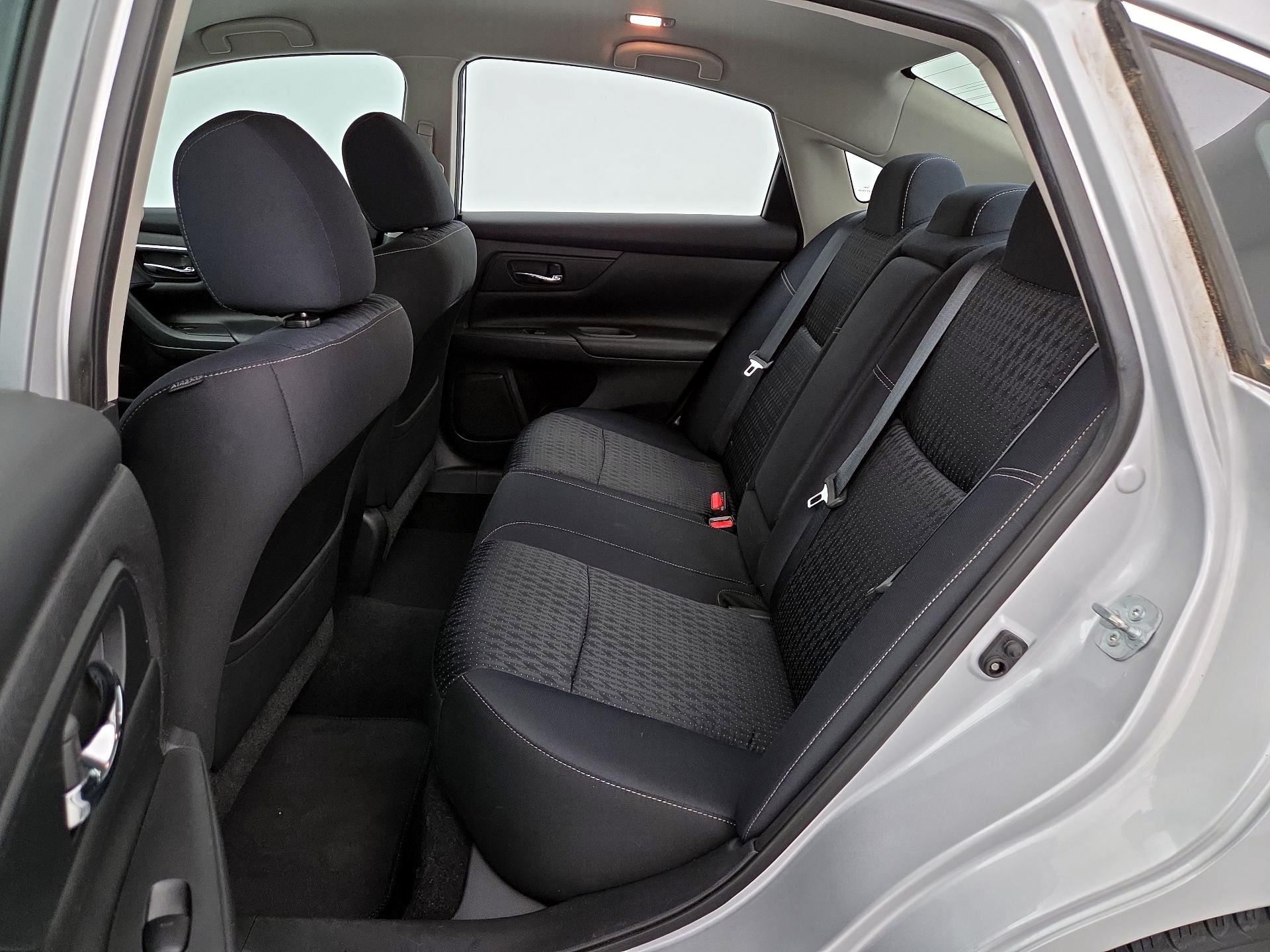 Thumbnail: 2016 Nissan Altima - 19