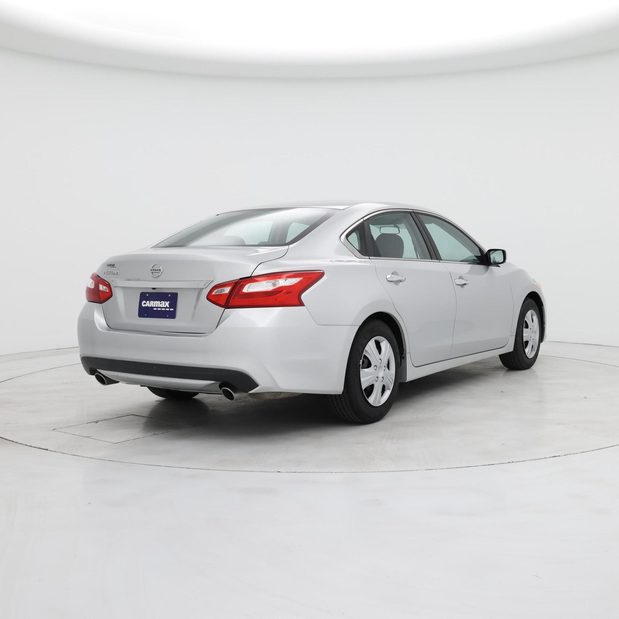 Thumbnail: 2016 Nissan Altima - 8