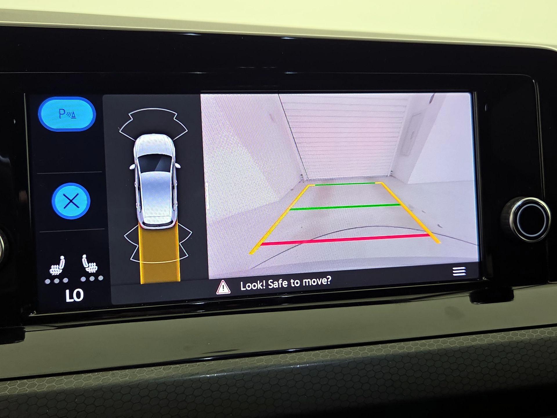 Thumbnail: 2022 Volkswagen Golf - 12