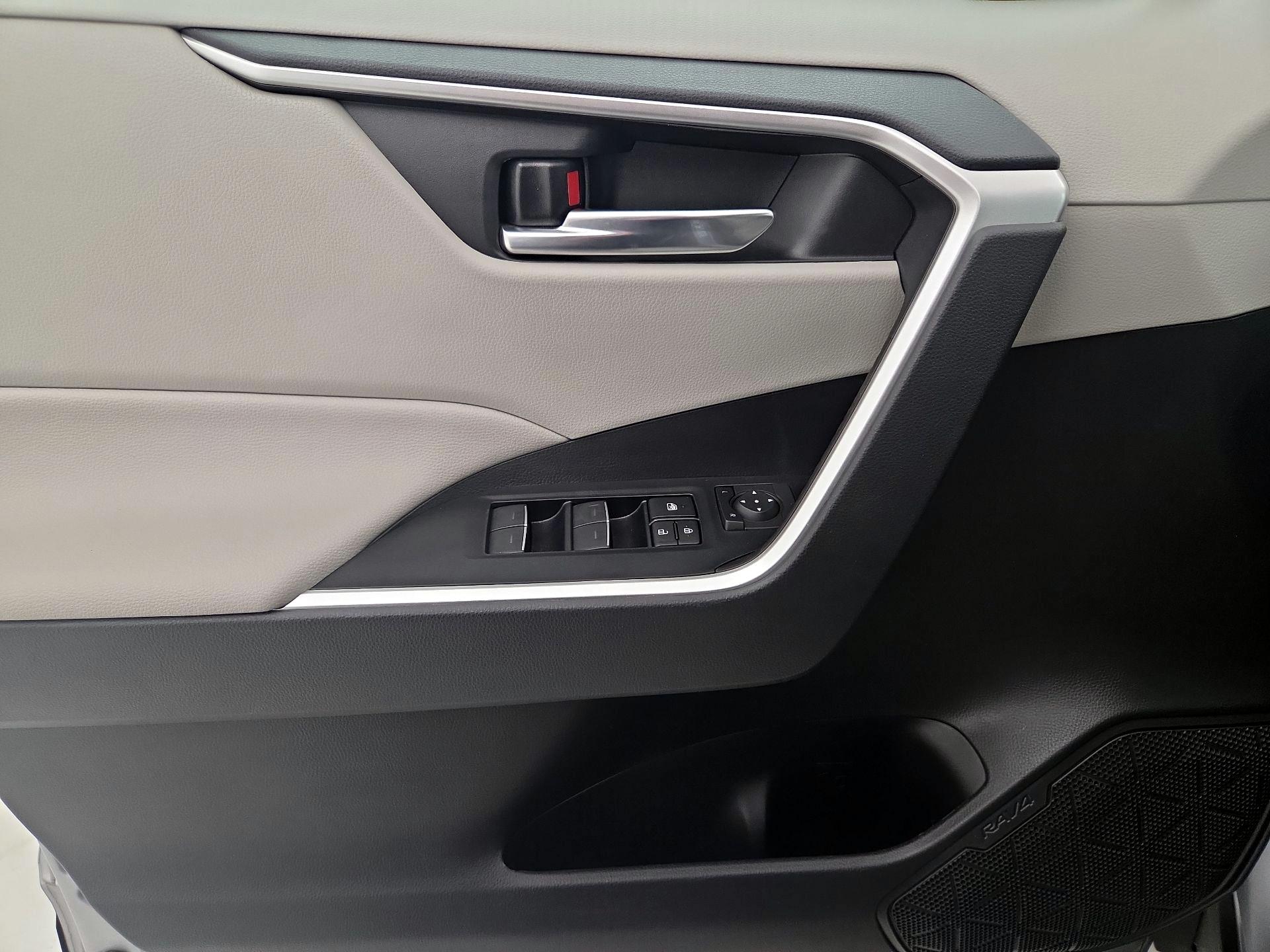 Thumbnail: 2022 Toyota RAV4 - 12