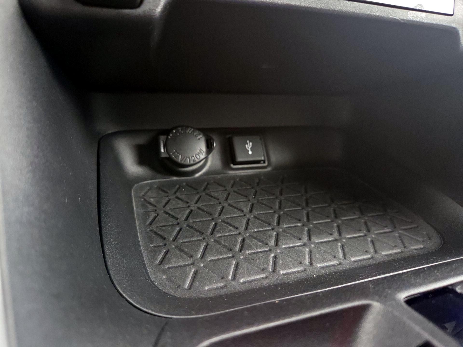 Thumbnail: 2022 Toyota RAV4 - 18