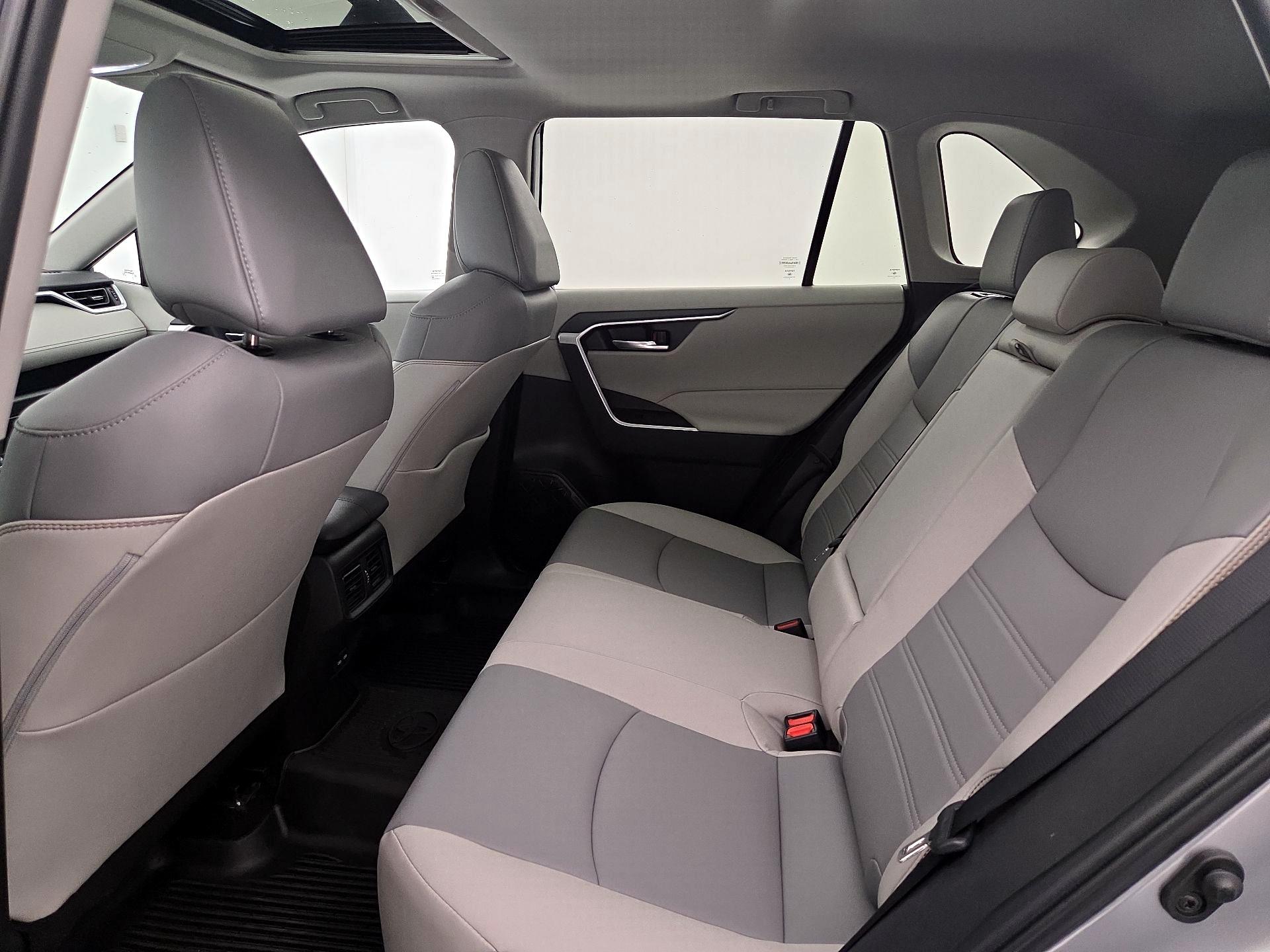 Thumbnail: 2022 Toyota RAV4 - 20