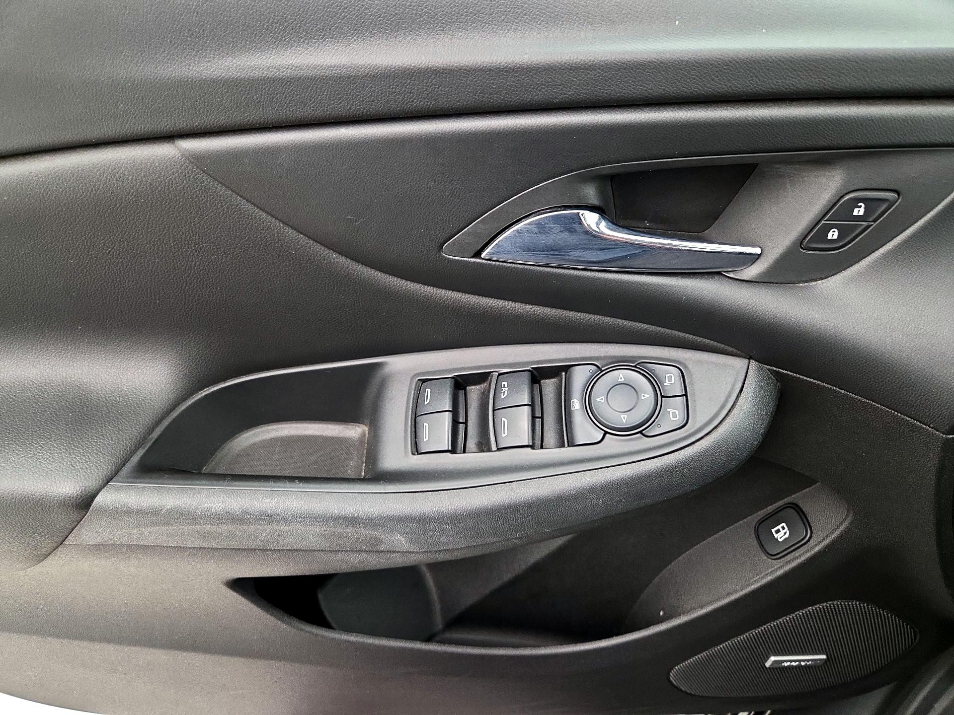 Thumbnail: 2017 Chevrolet Volt - 10