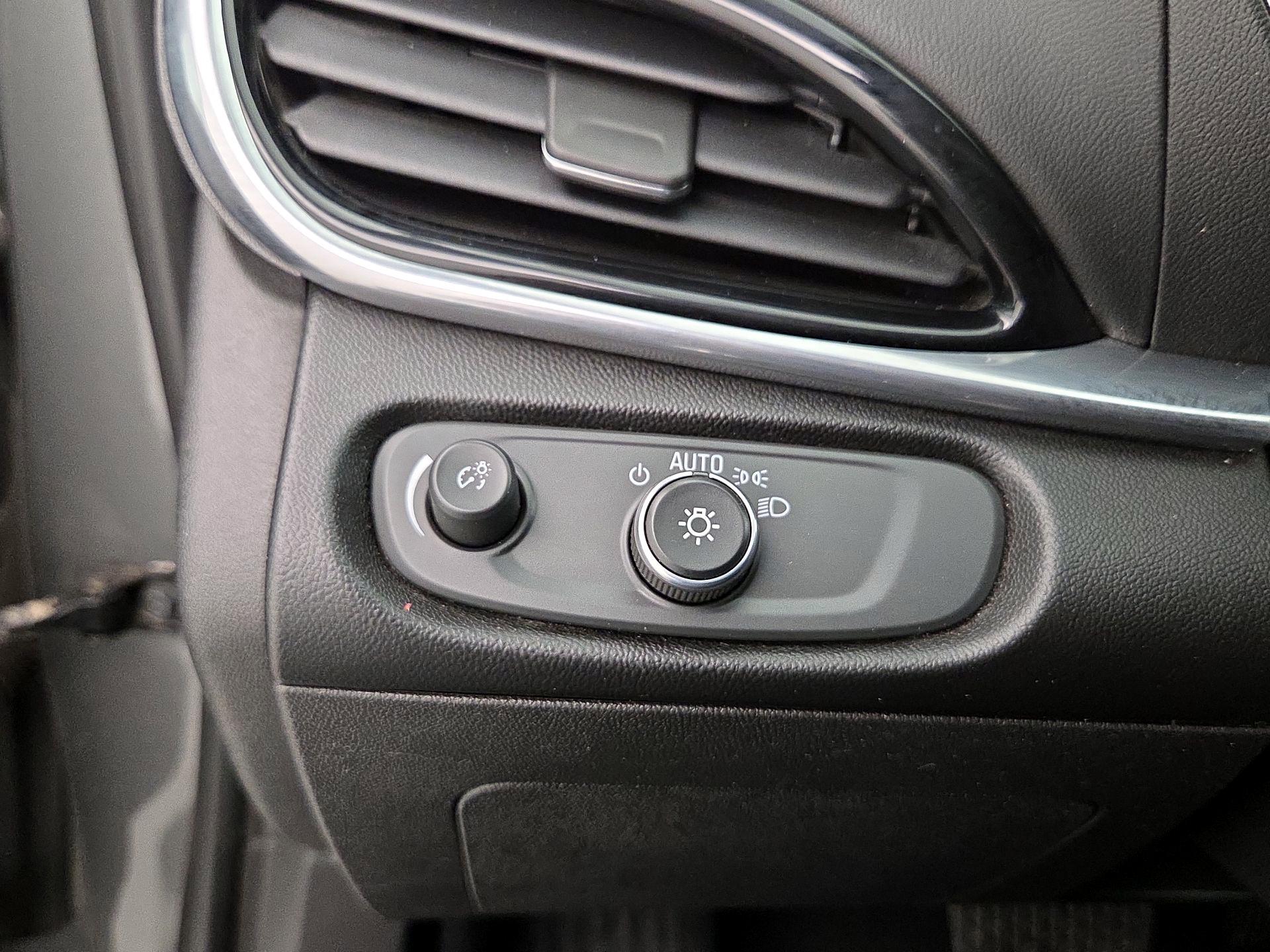 Thumbnail: 2017 Chevrolet Volt - 11