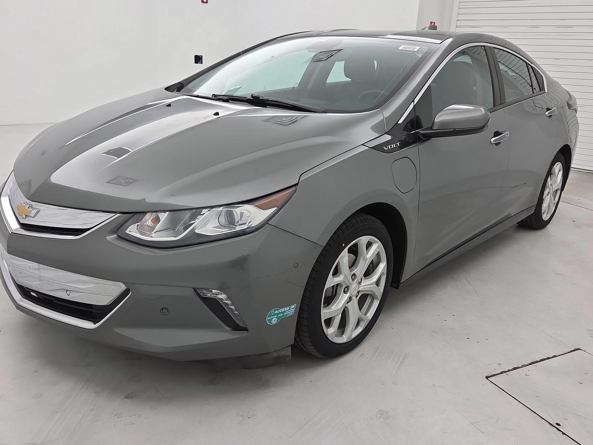 Thumbnail: 2017 Chevrolet Volt - 3