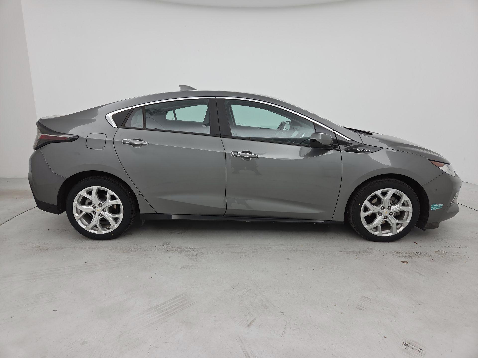 Thumbnail: 2017 Chevrolet Volt - 4