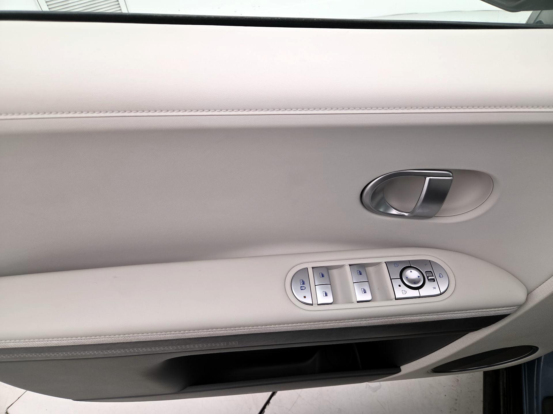 Thumbnail: 2022 Hyundai Ioniq 5 - 12