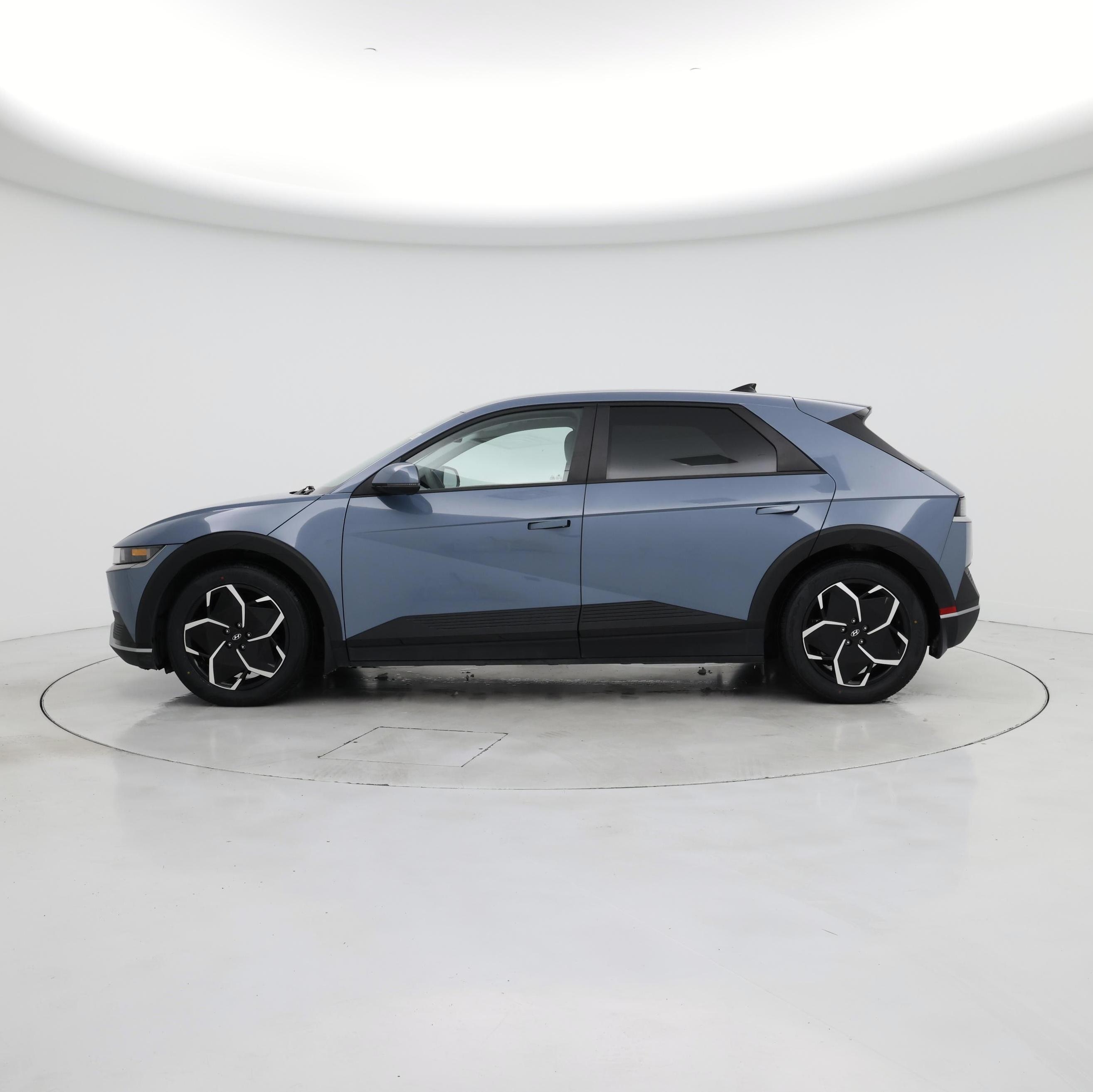 Thumbnail: 2022 Hyundai Ioniq 5 - 3