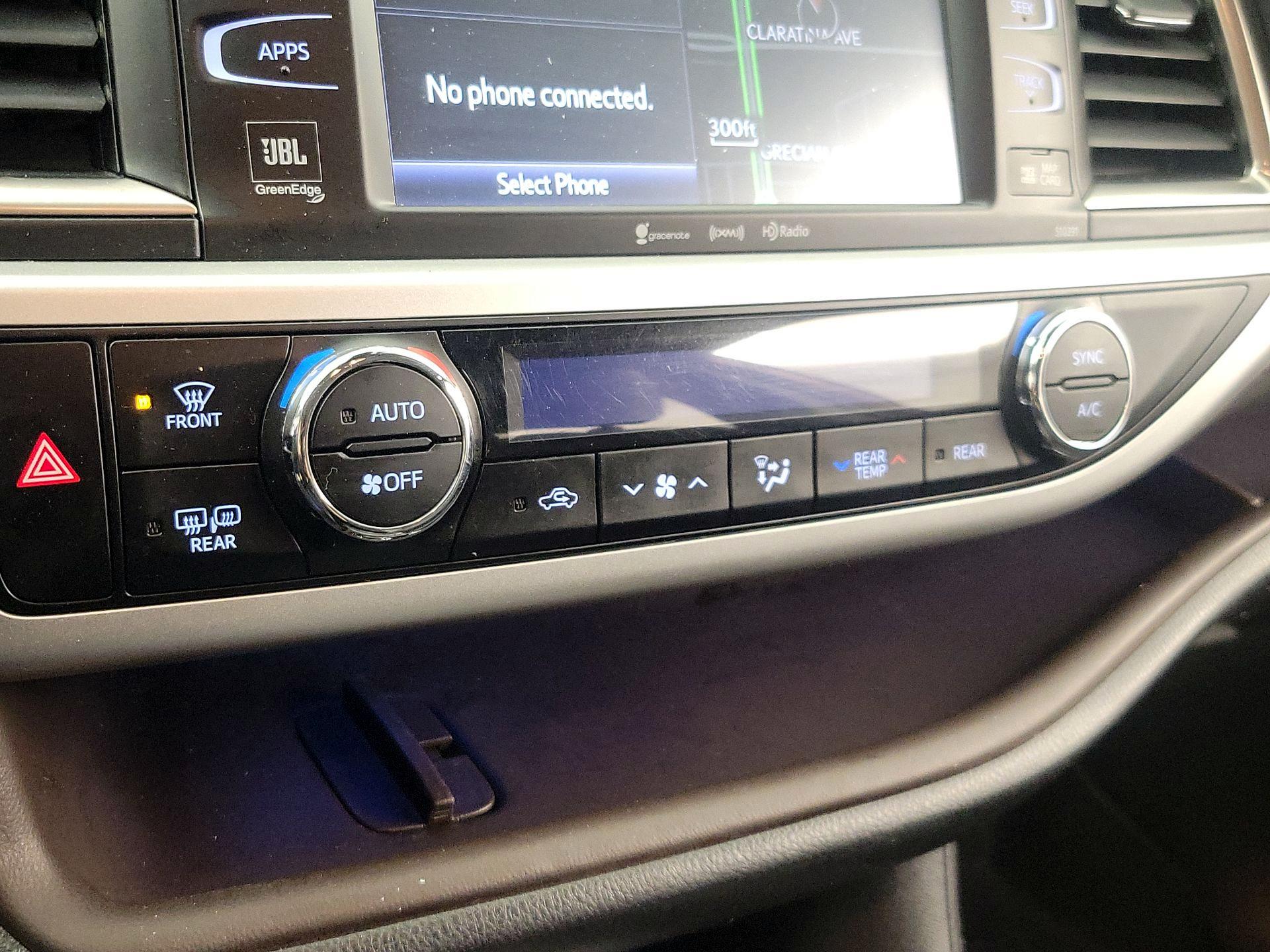 Thumbnail: 2019 Toyota Highlander - 17