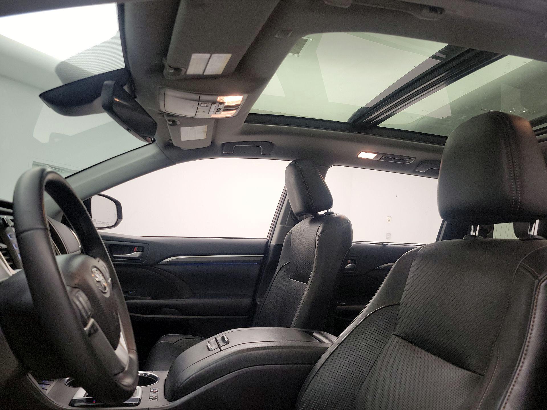 Thumbnail: 2019 Toyota Highlander - 20