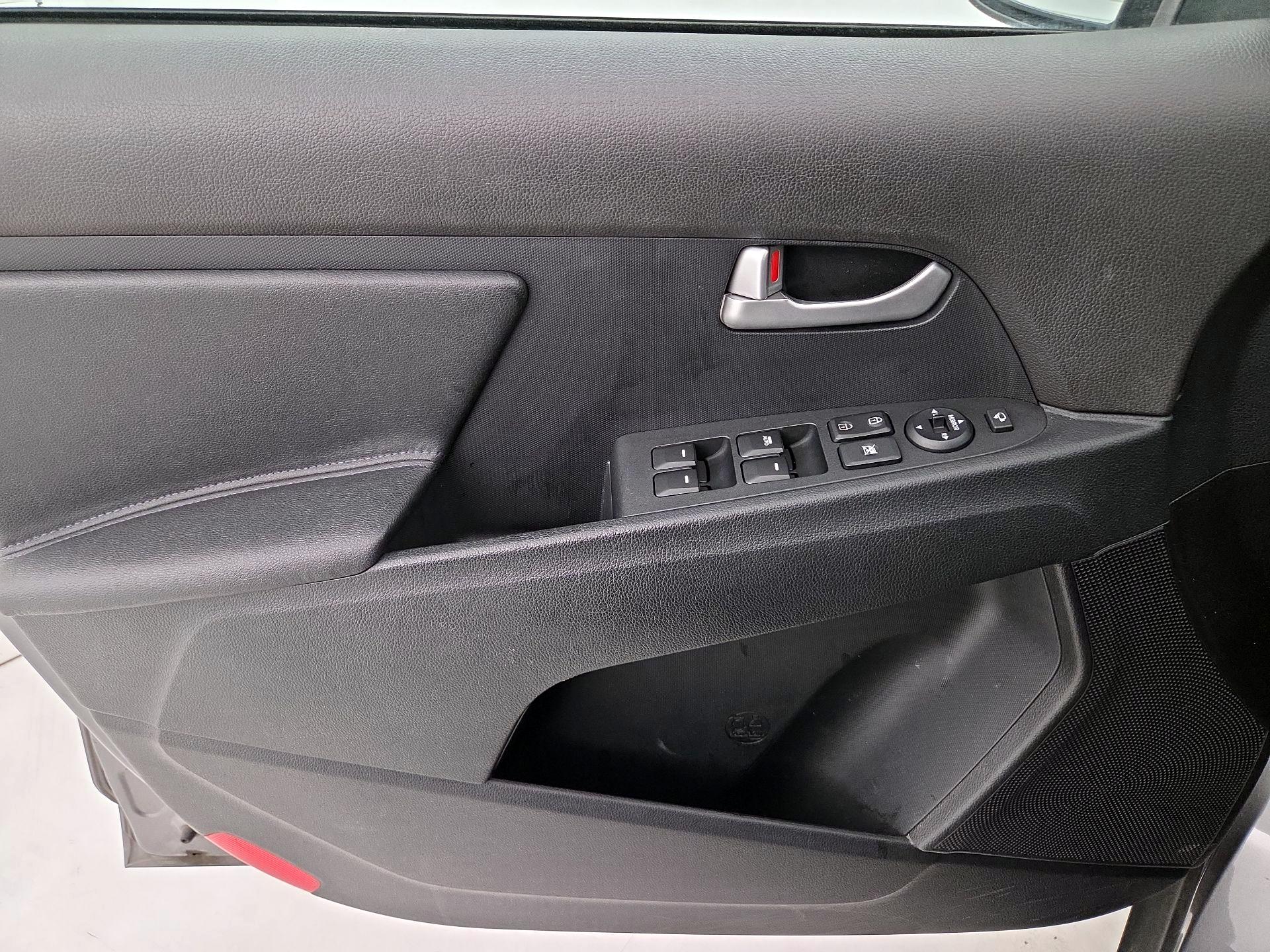 Thumbnail: 2016 Kia Sportage - 12