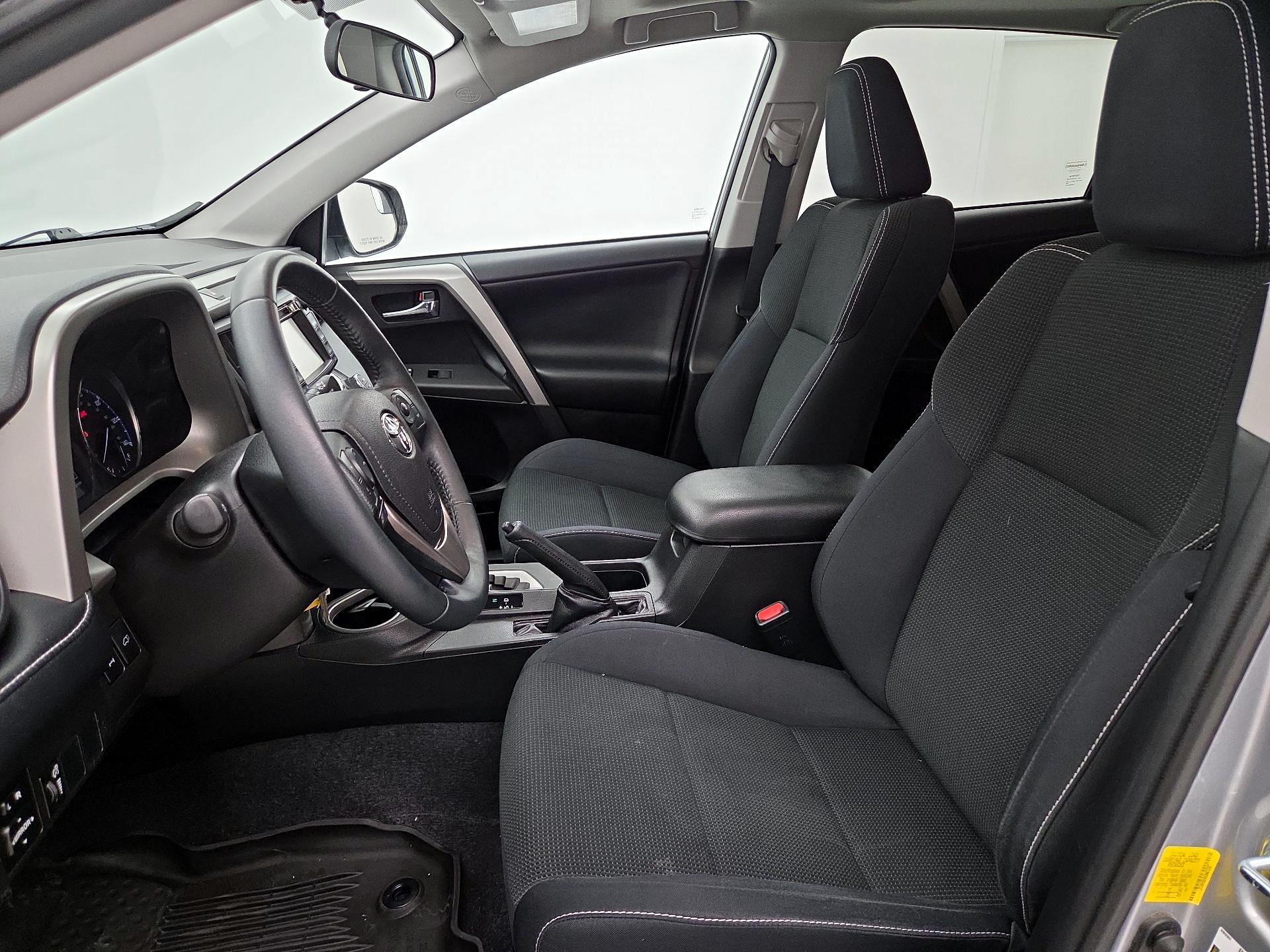 Thumbnail: 2016 Toyota RAV4 - 11