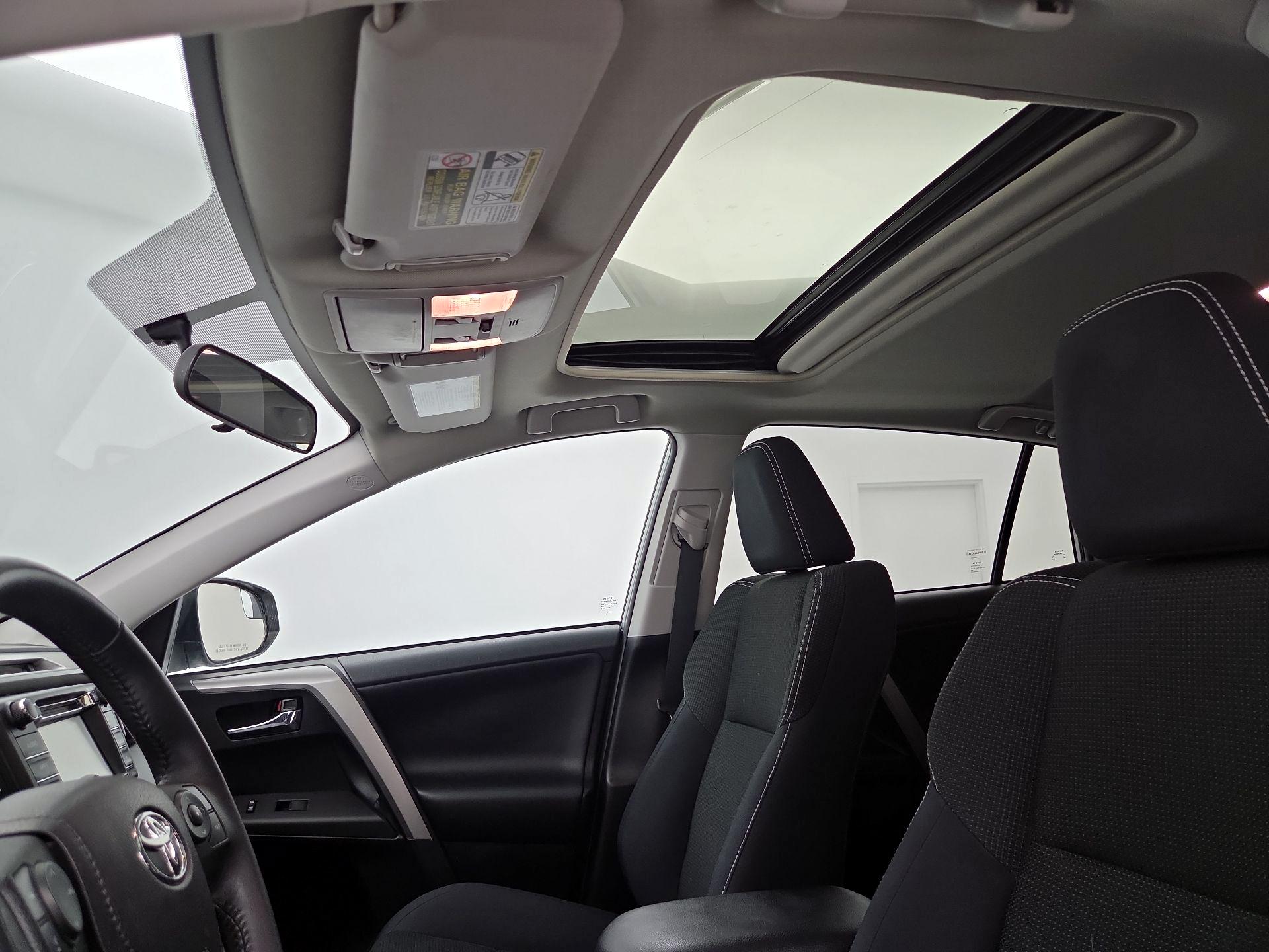 Thumbnail: 2016 Toyota RAV4 - 19