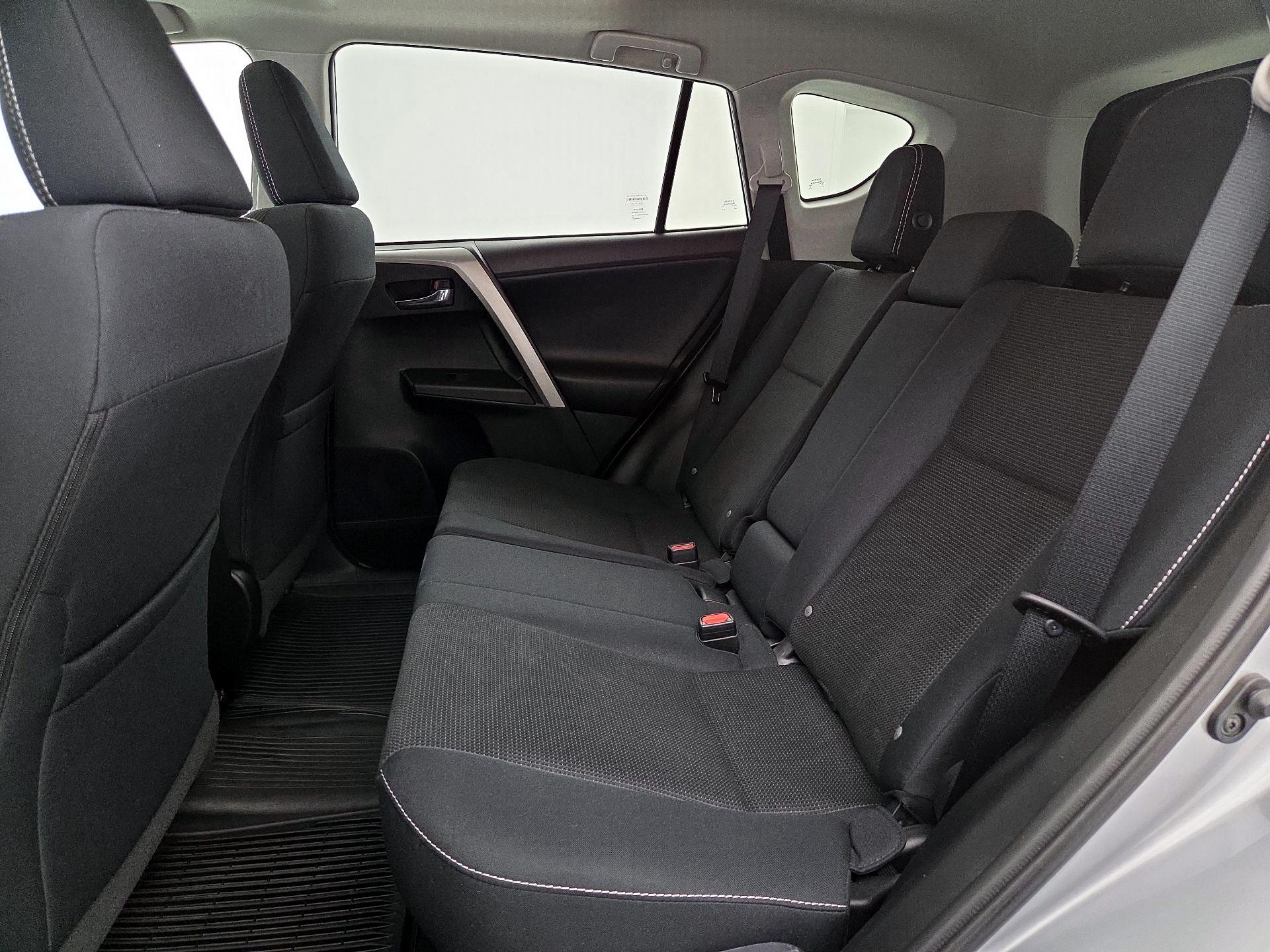 Thumbnail: 2016 Toyota RAV4 - 20