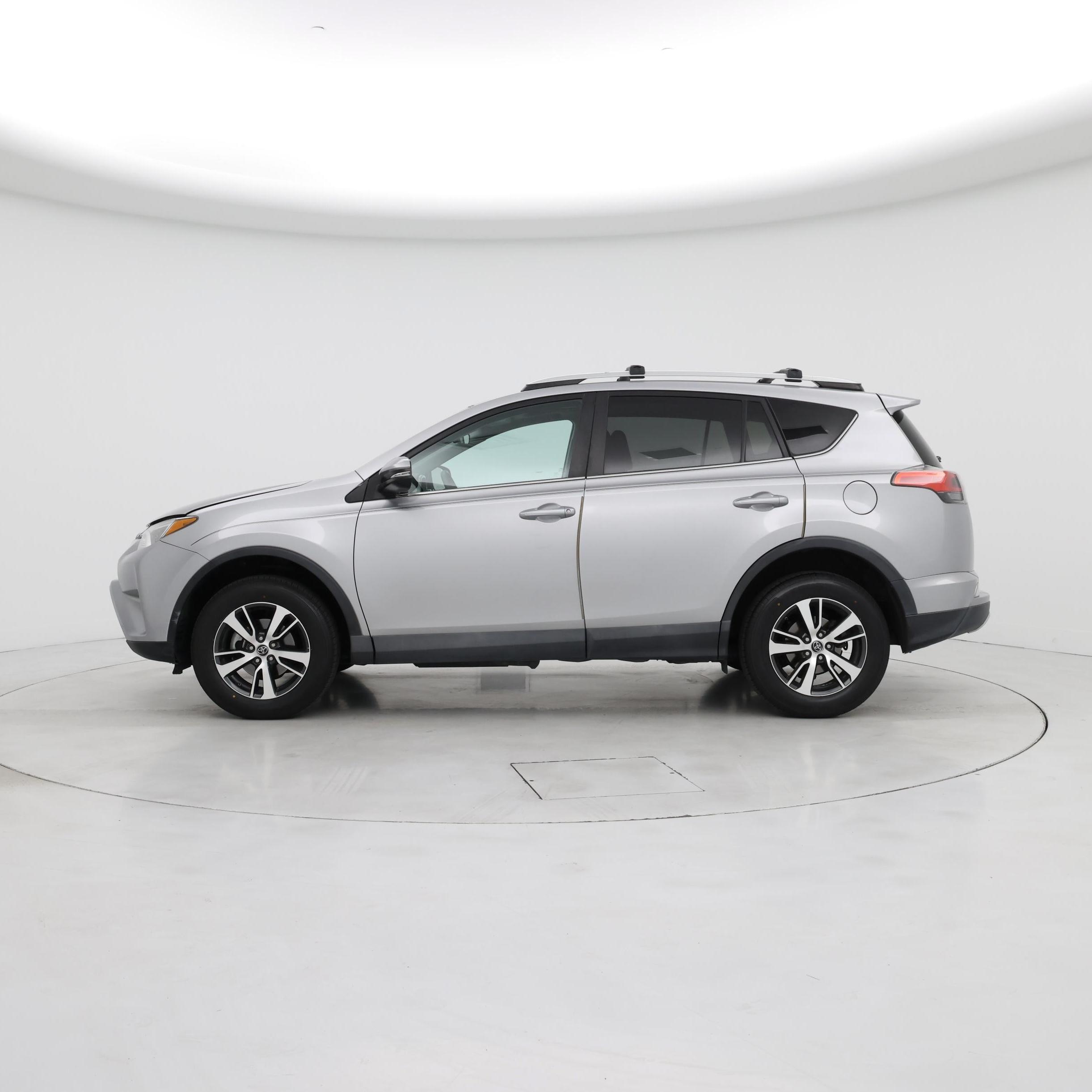 Thumbnail: 2016 Toyota RAV4 - 3