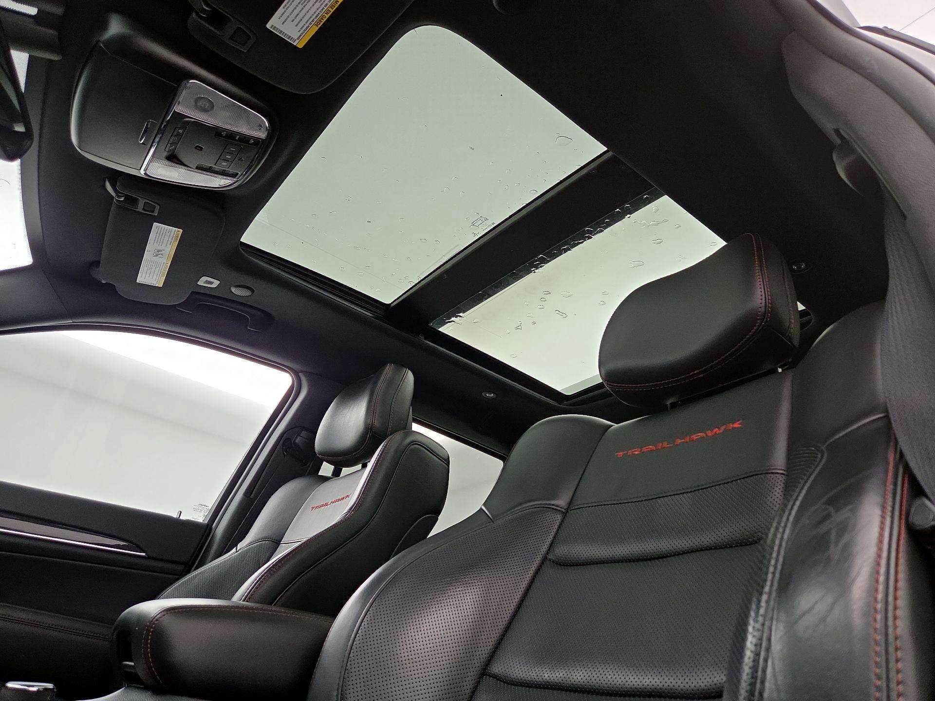 Thumbnail: 2018 Jeep Grand Cherokee - 17