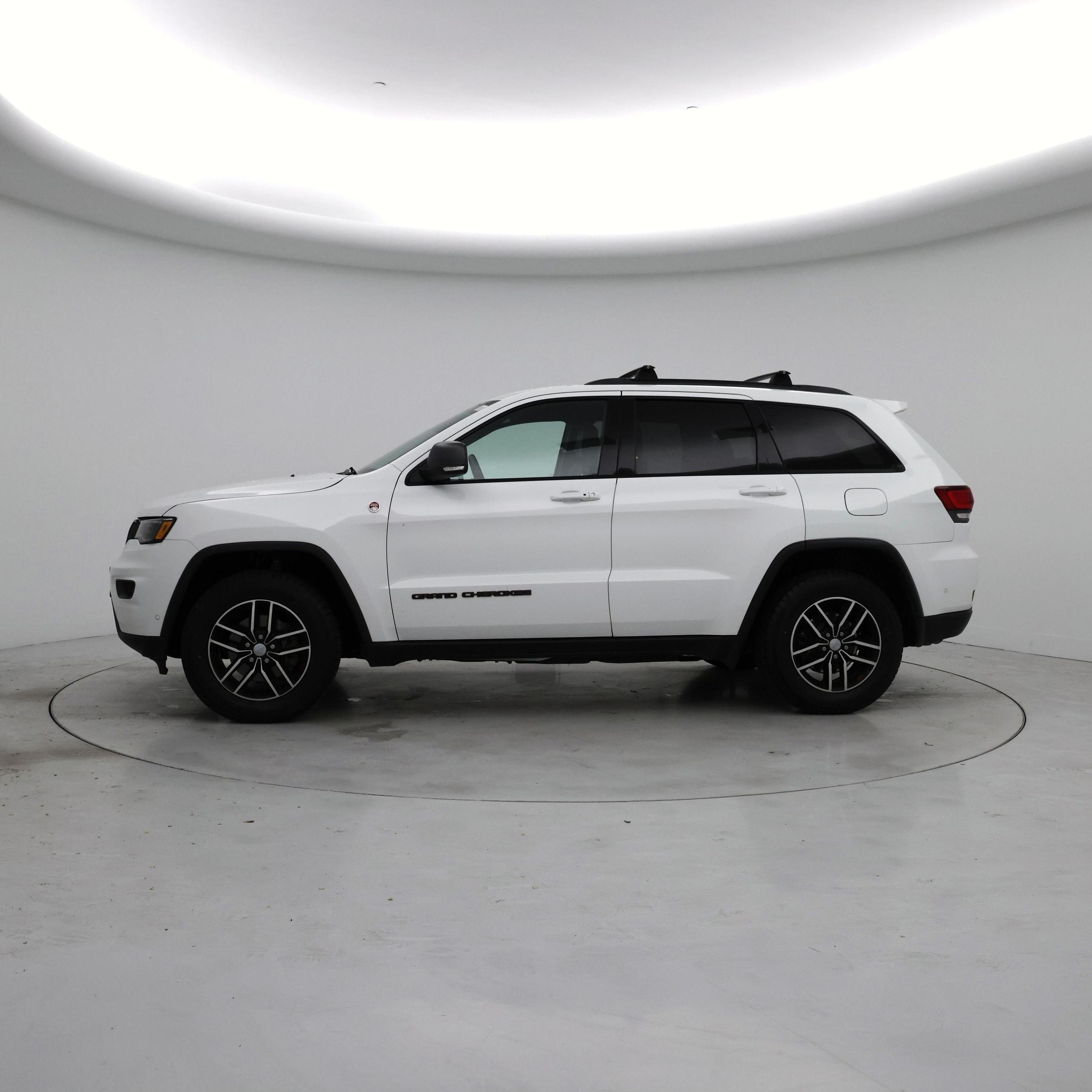Thumbnail: 2018 Jeep Grand Cherokee - 3