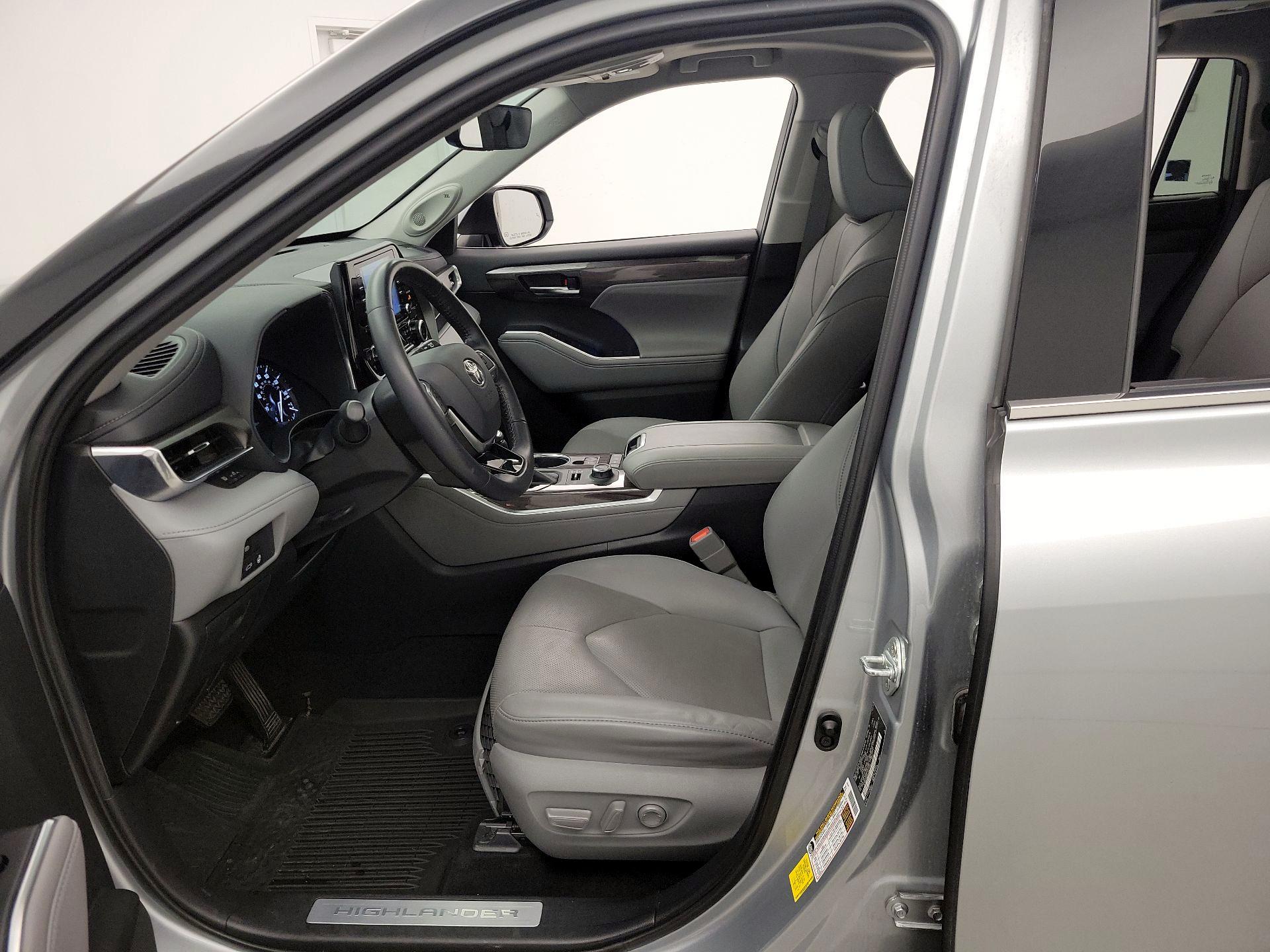 Thumbnail: 2020 Toyota Highlander - 11