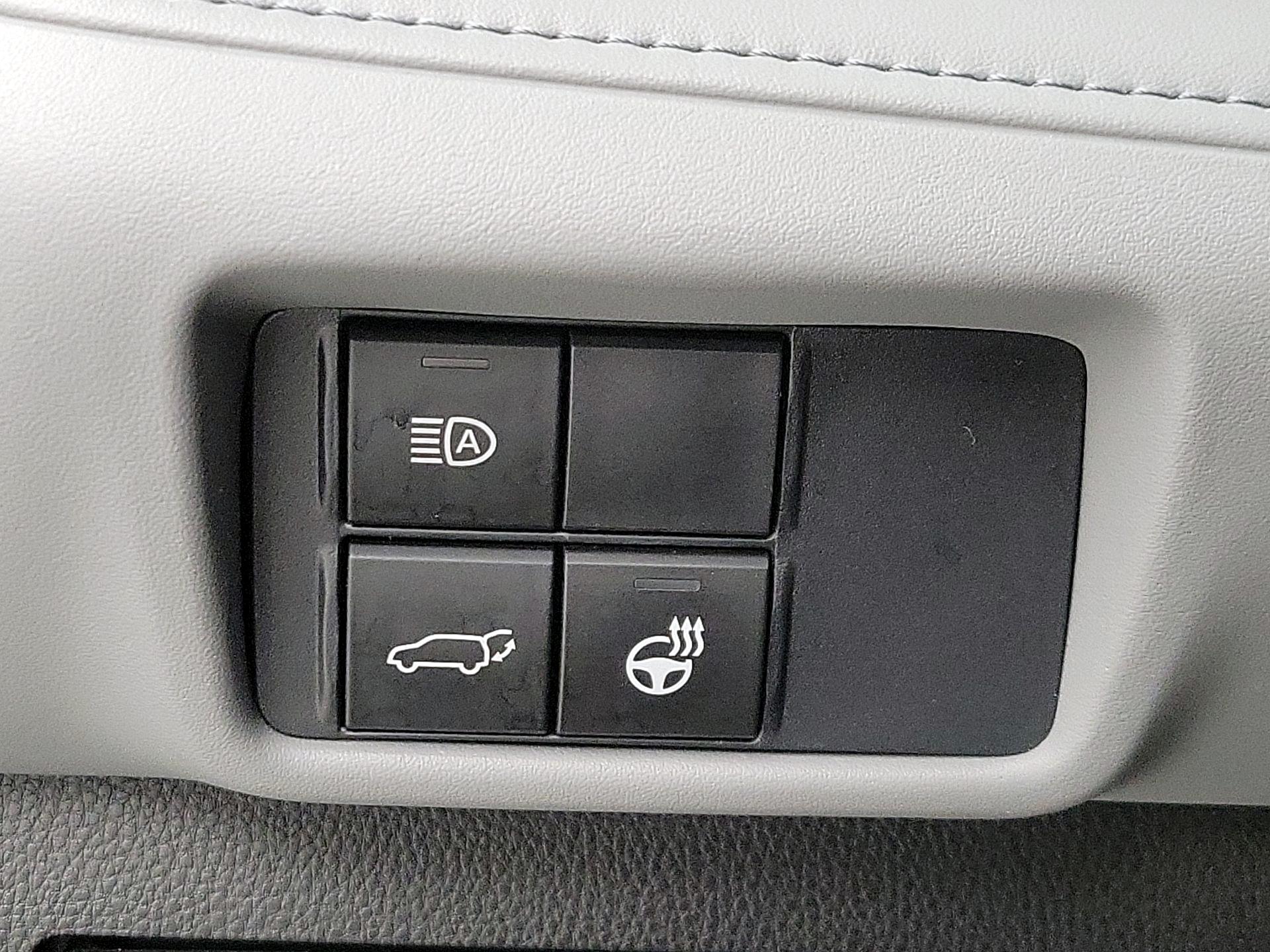 Thumbnail: 2020 Toyota Highlander - 13