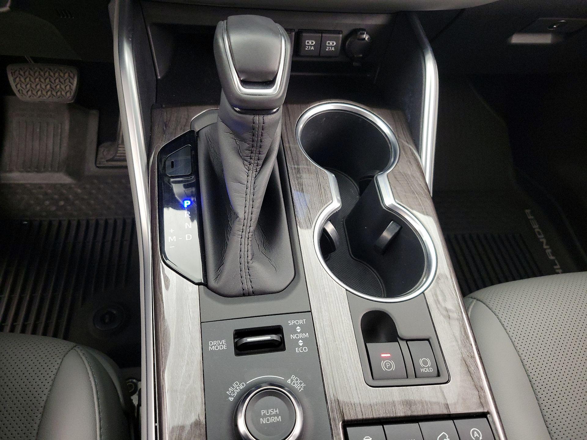 Thumbnail: 2020 Toyota Highlander - 18