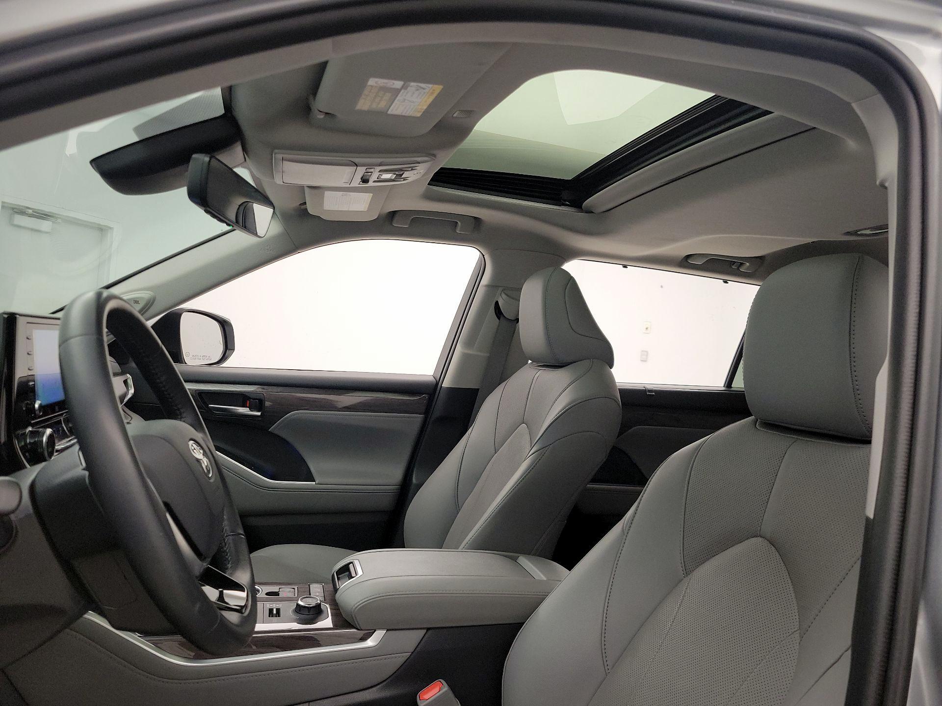 Thumbnail: 2020 Toyota Highlander - 20