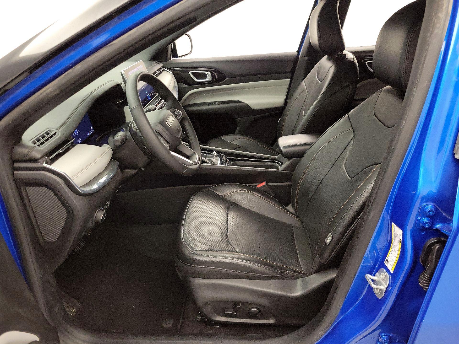 Thumbnail: 2023 Jeep Compass - 11