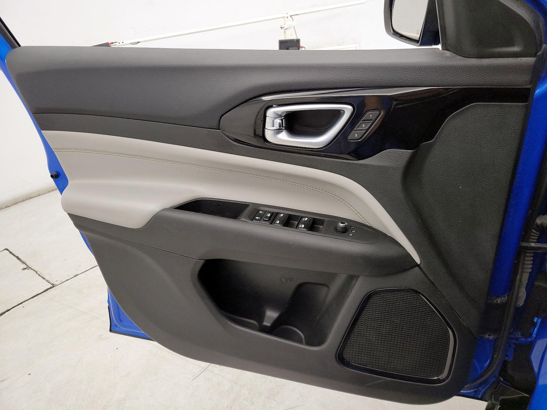 Thumbnail: 2023 Jeep Compass - 12