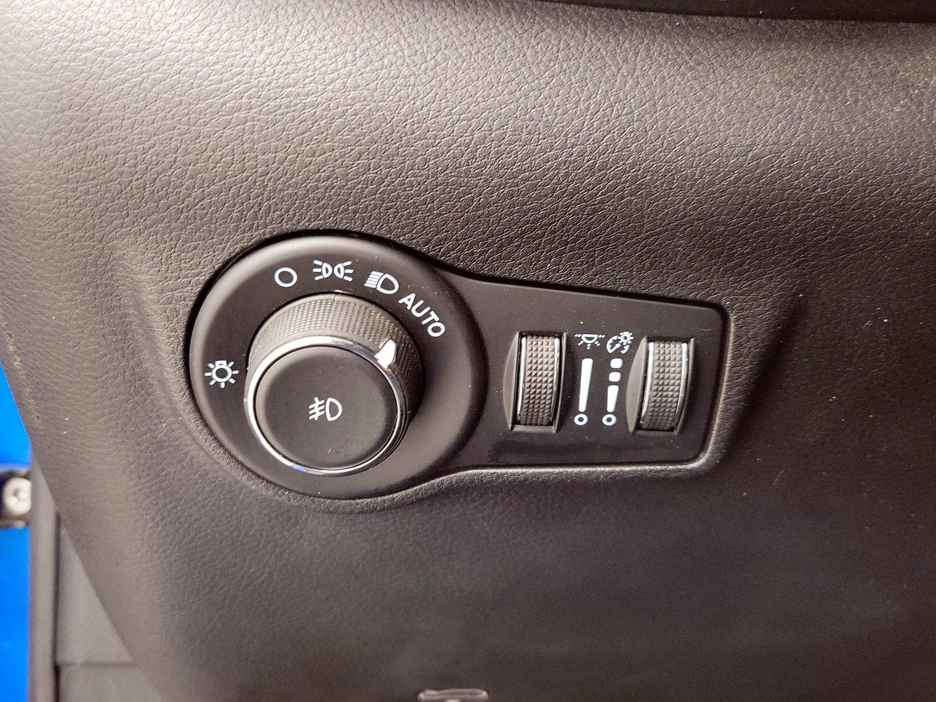 Thumbnail: 2023 Jeep Compass - 13