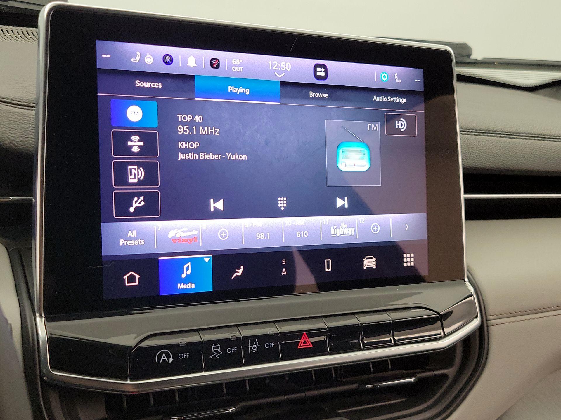 Thumbnail: 2023 Jeep Compass - 16