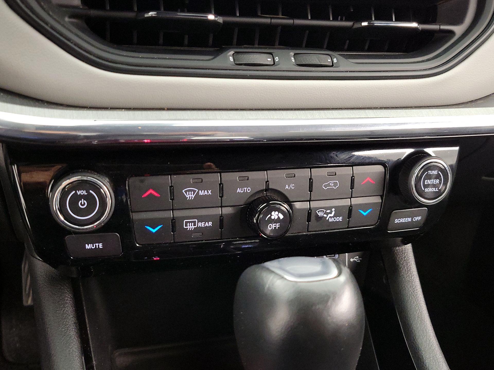 Thumbnail: 2023 Jeep Compass - 17