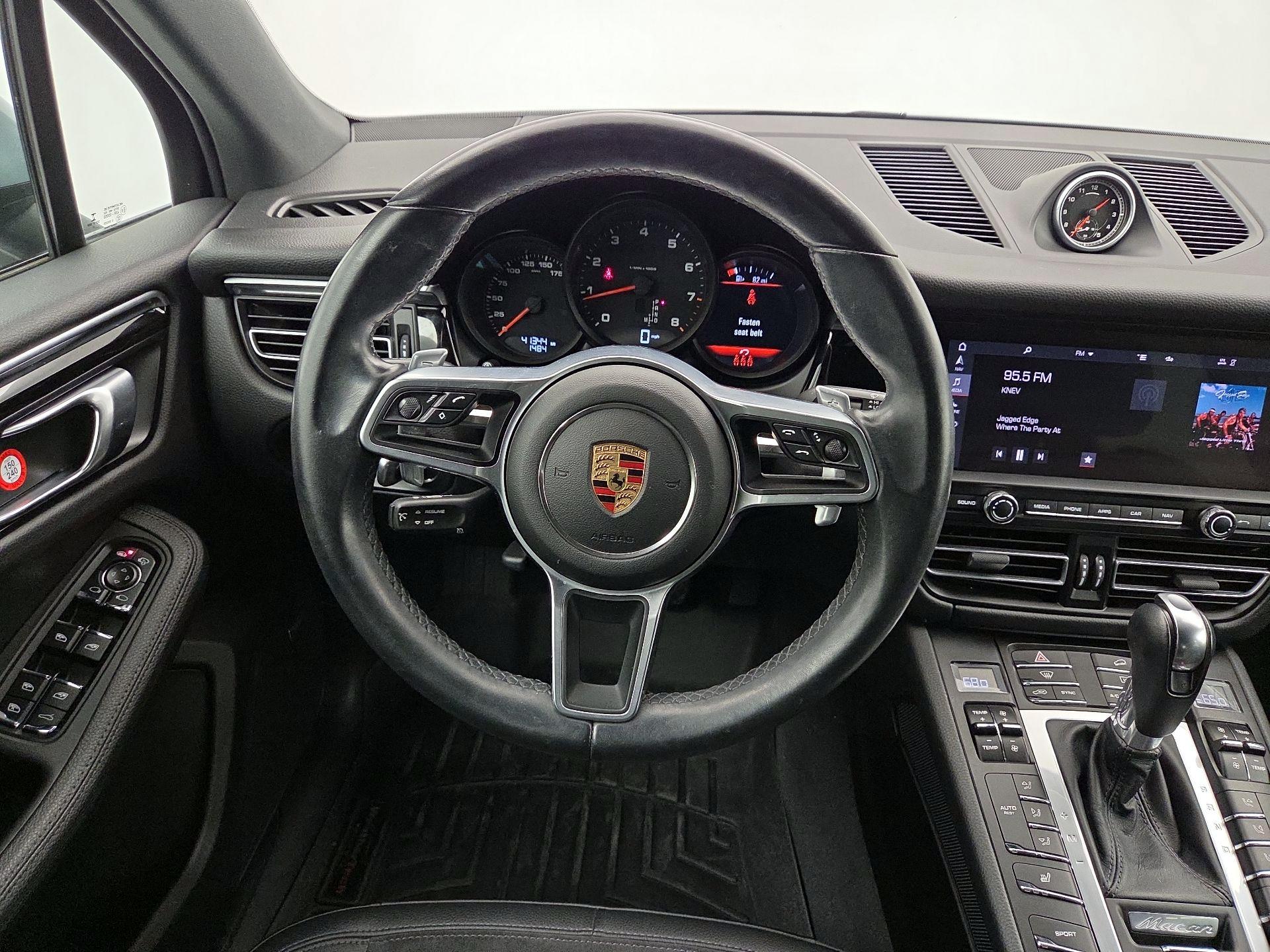 Thumbnail: 2021 Porsche Macan - 10