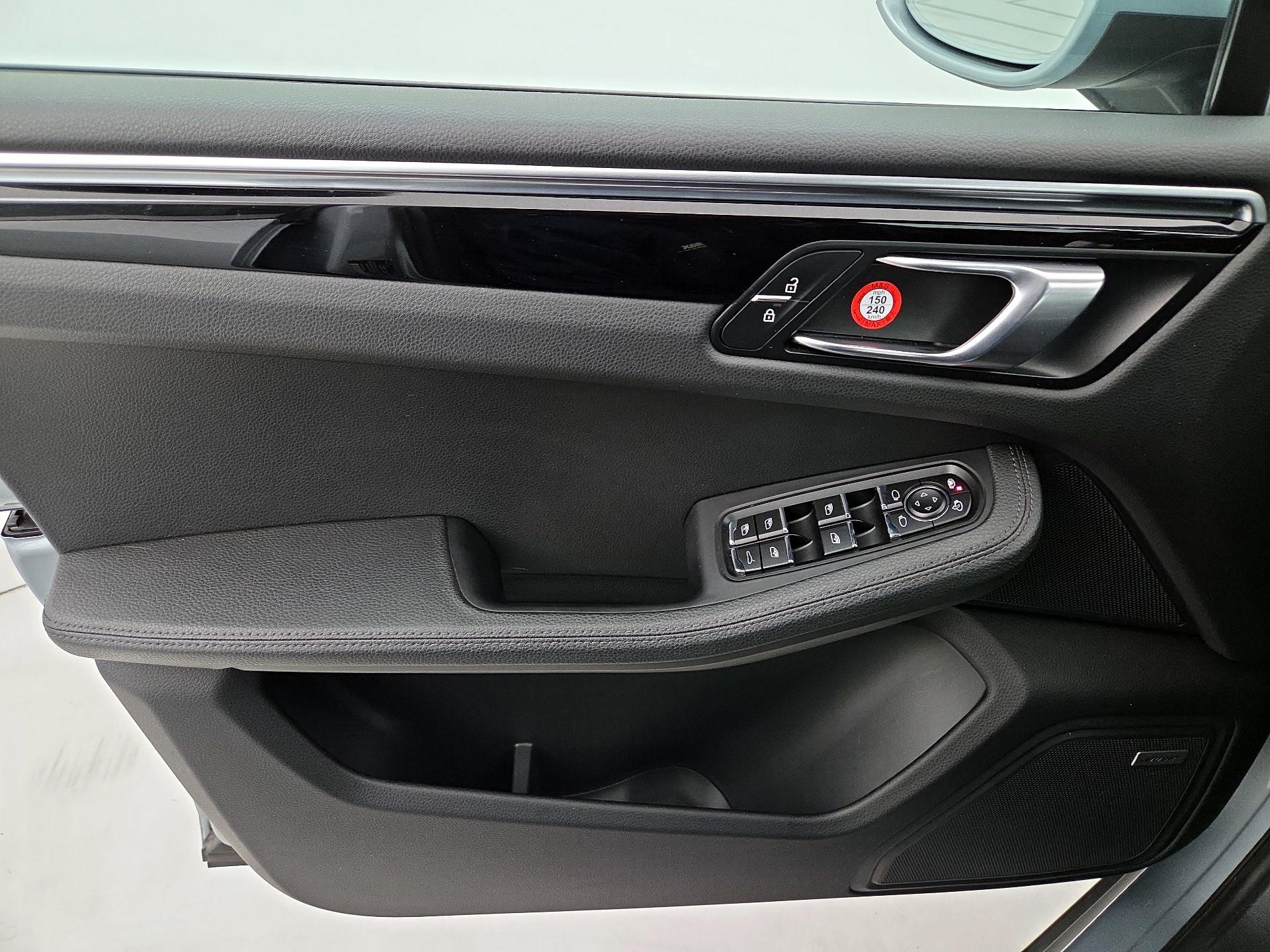 Thumbnail: 2021 Porsche Macan - 12