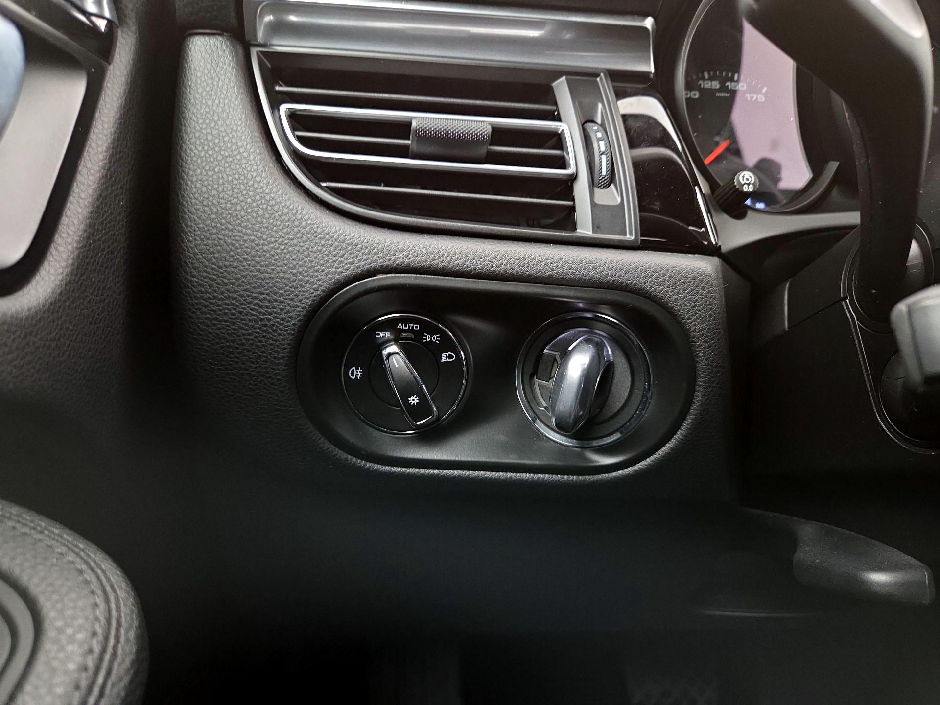 Thumbnail: 2021 Porsche Macan - 13