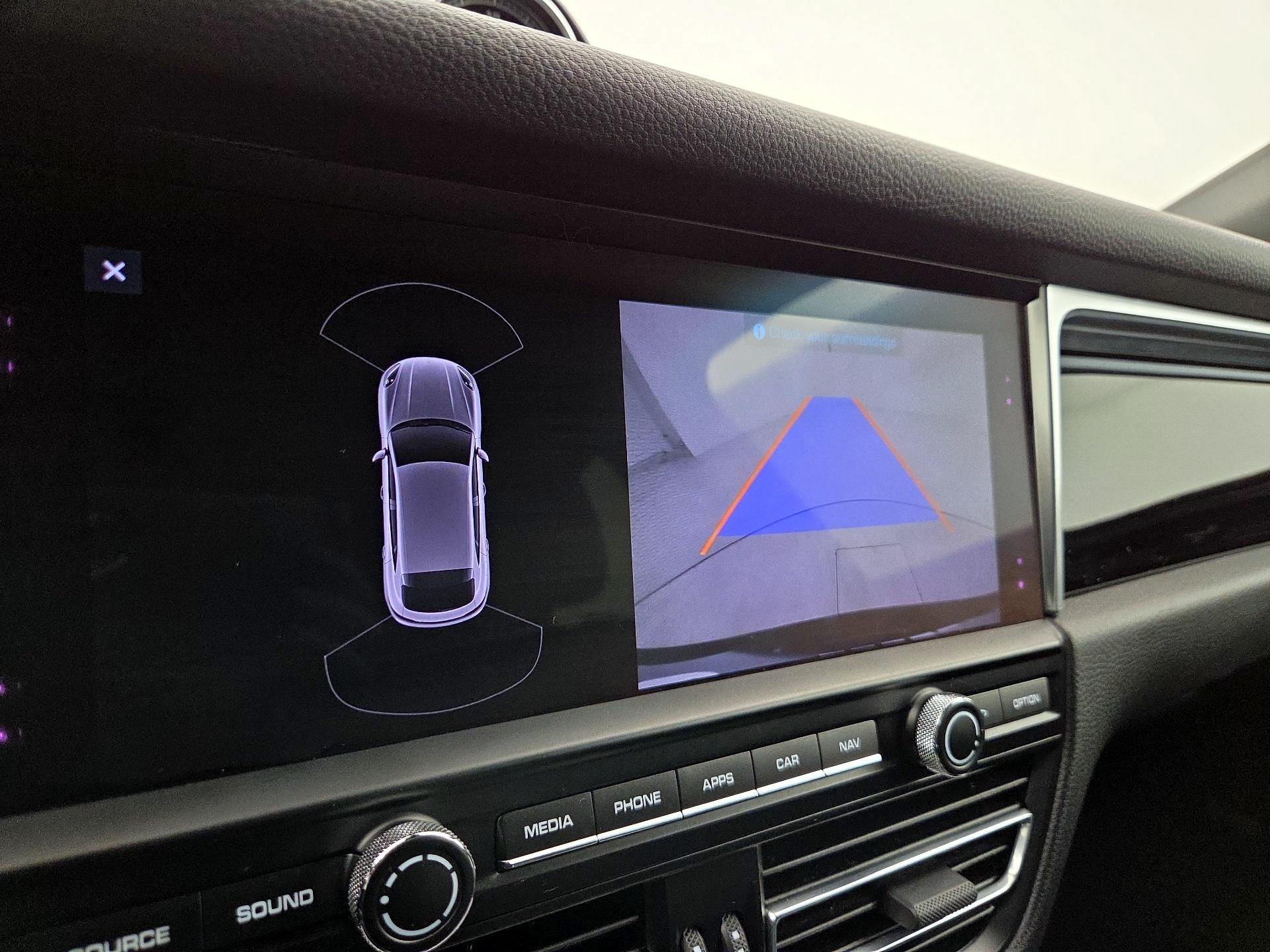 Thumbnail: 2021 Porsche Macan - 14