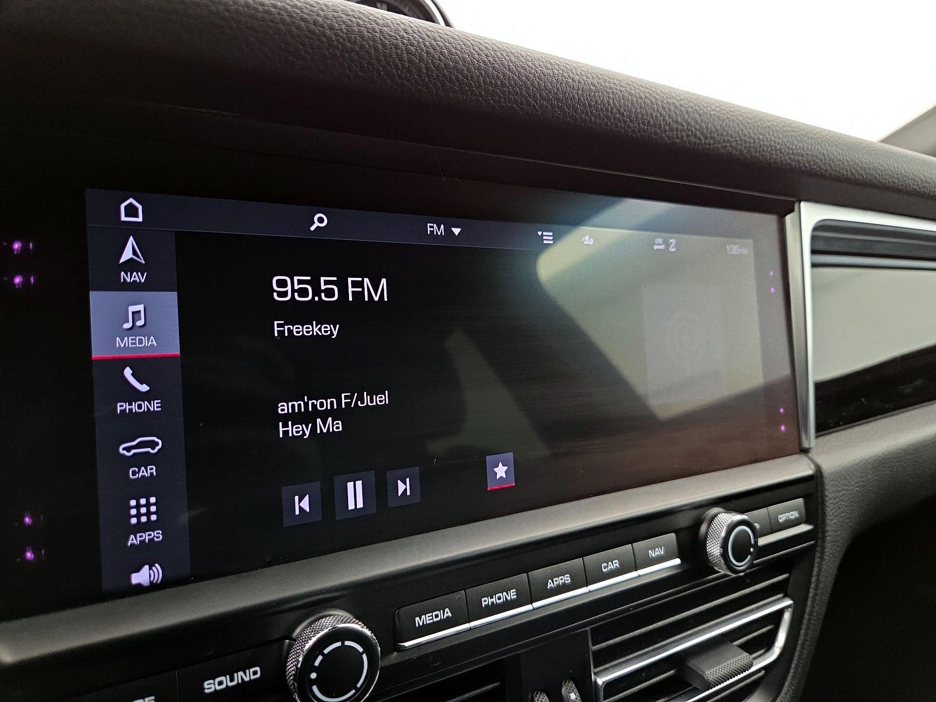 Thumbnail: 2021 Porsche Macan - 15