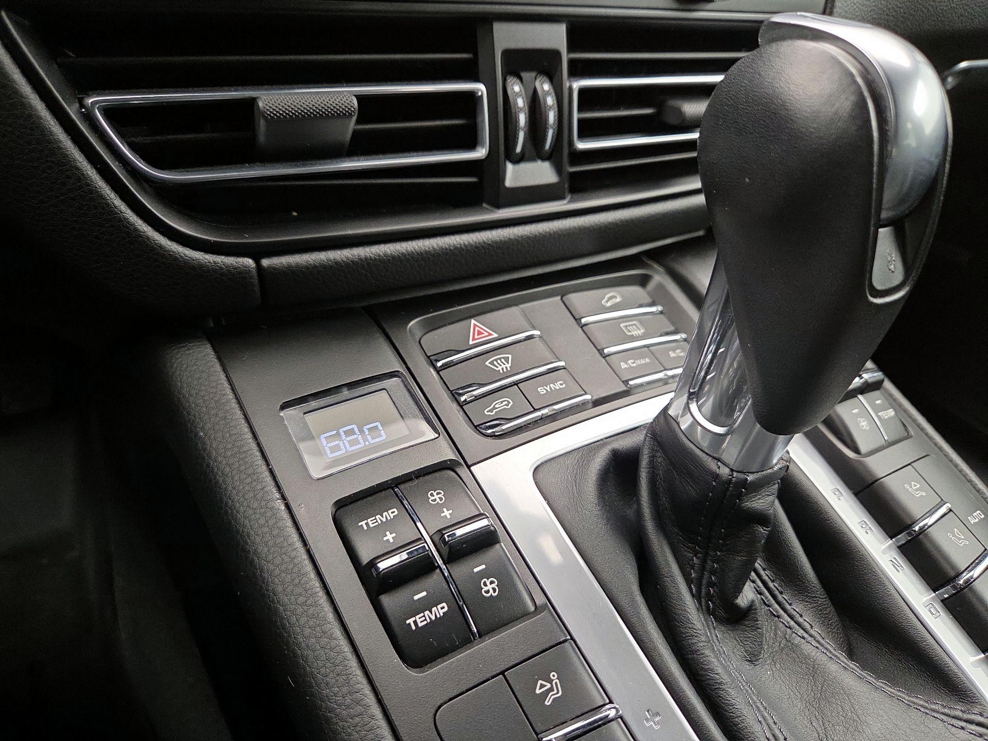 Thumbnail: 2021 Porsche Macan - 16