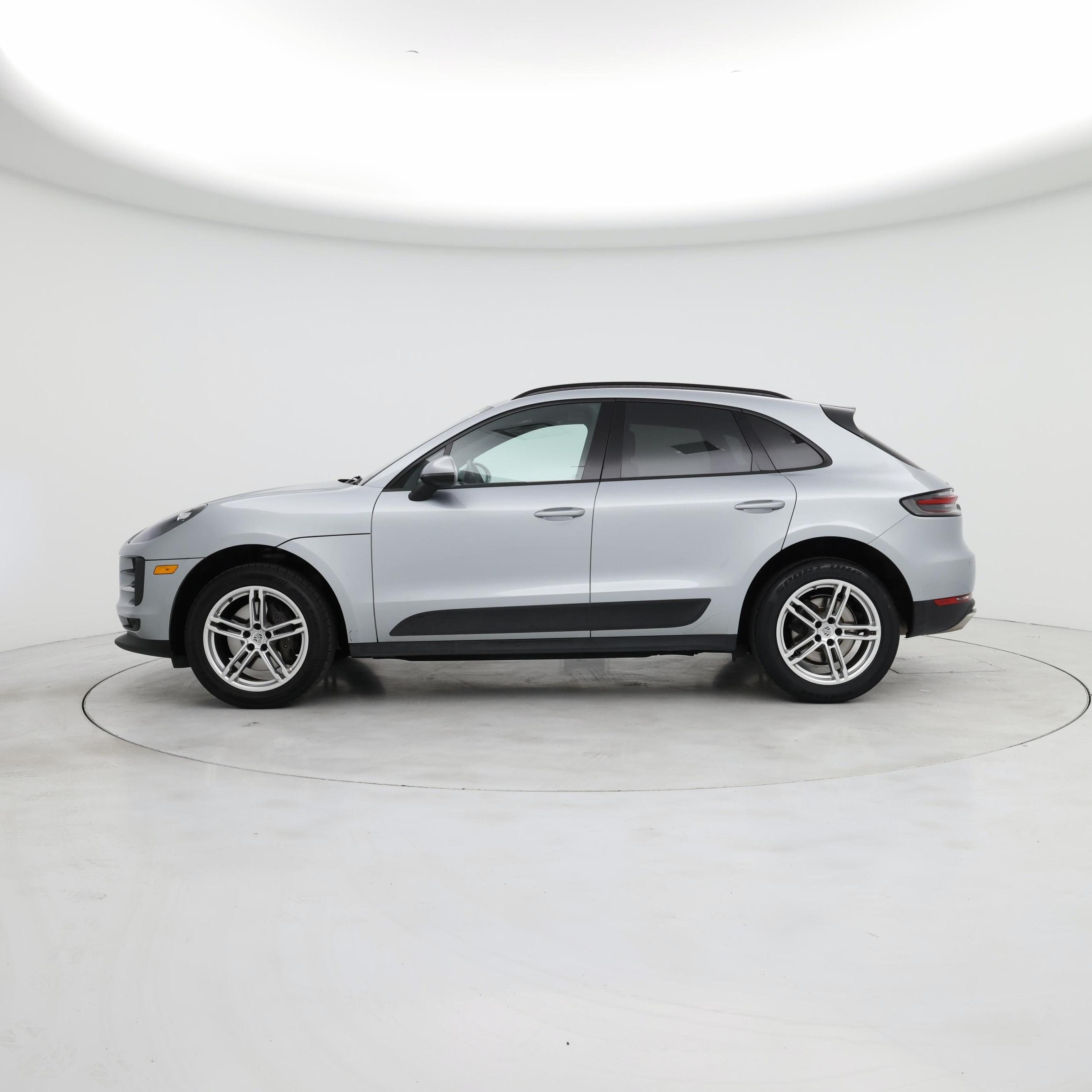 Thumbnail: 2021 Porsche Macan - 3