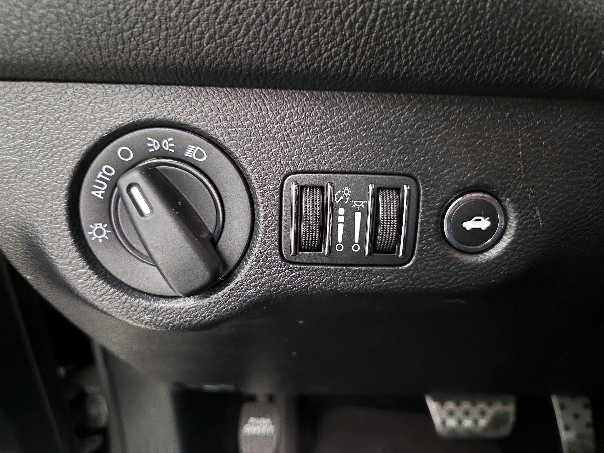 Thumbnail: 2019 Dodge Challenger - 13