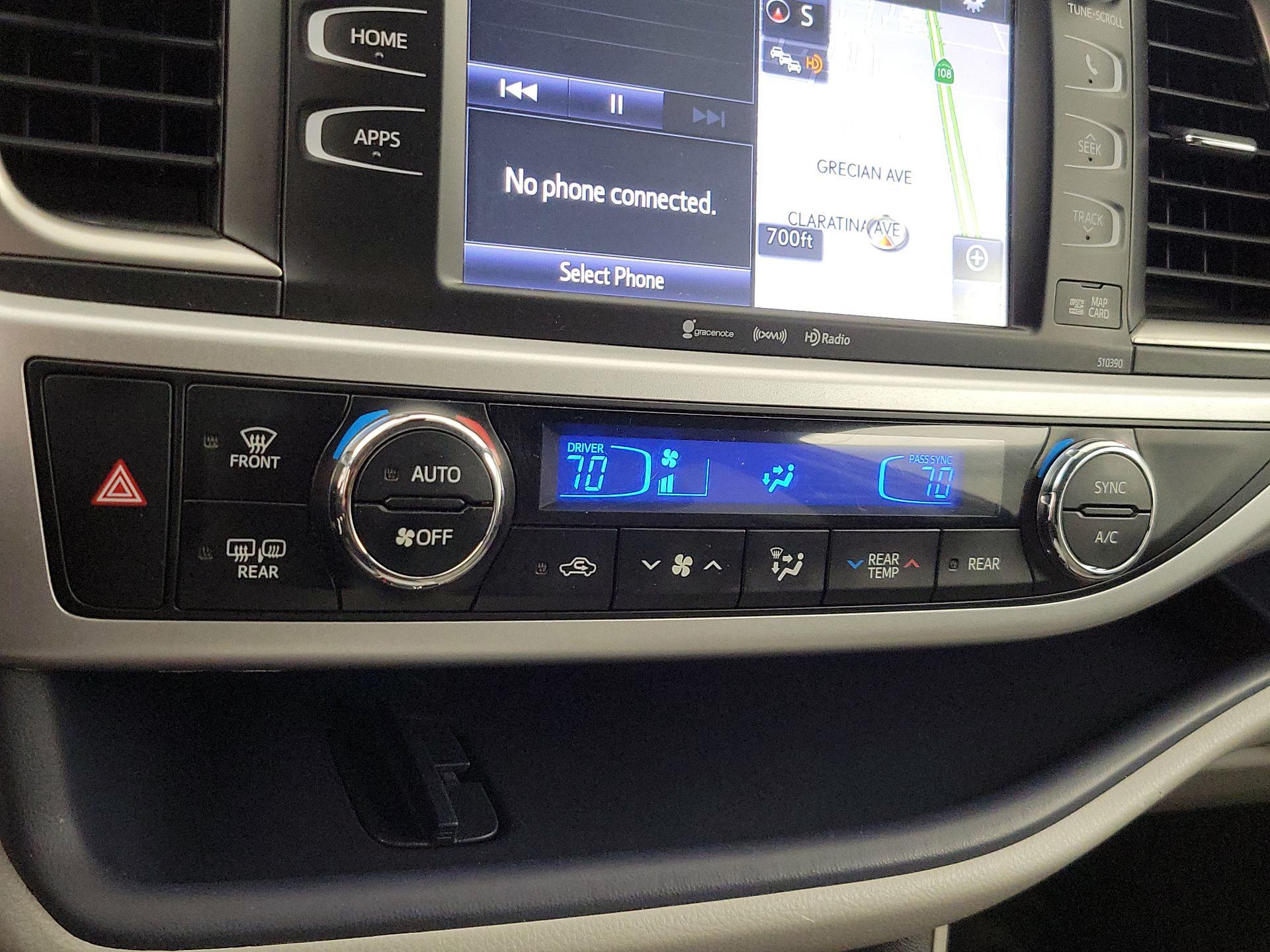 Thumbnail: 2019 Toyota Highlander - 17