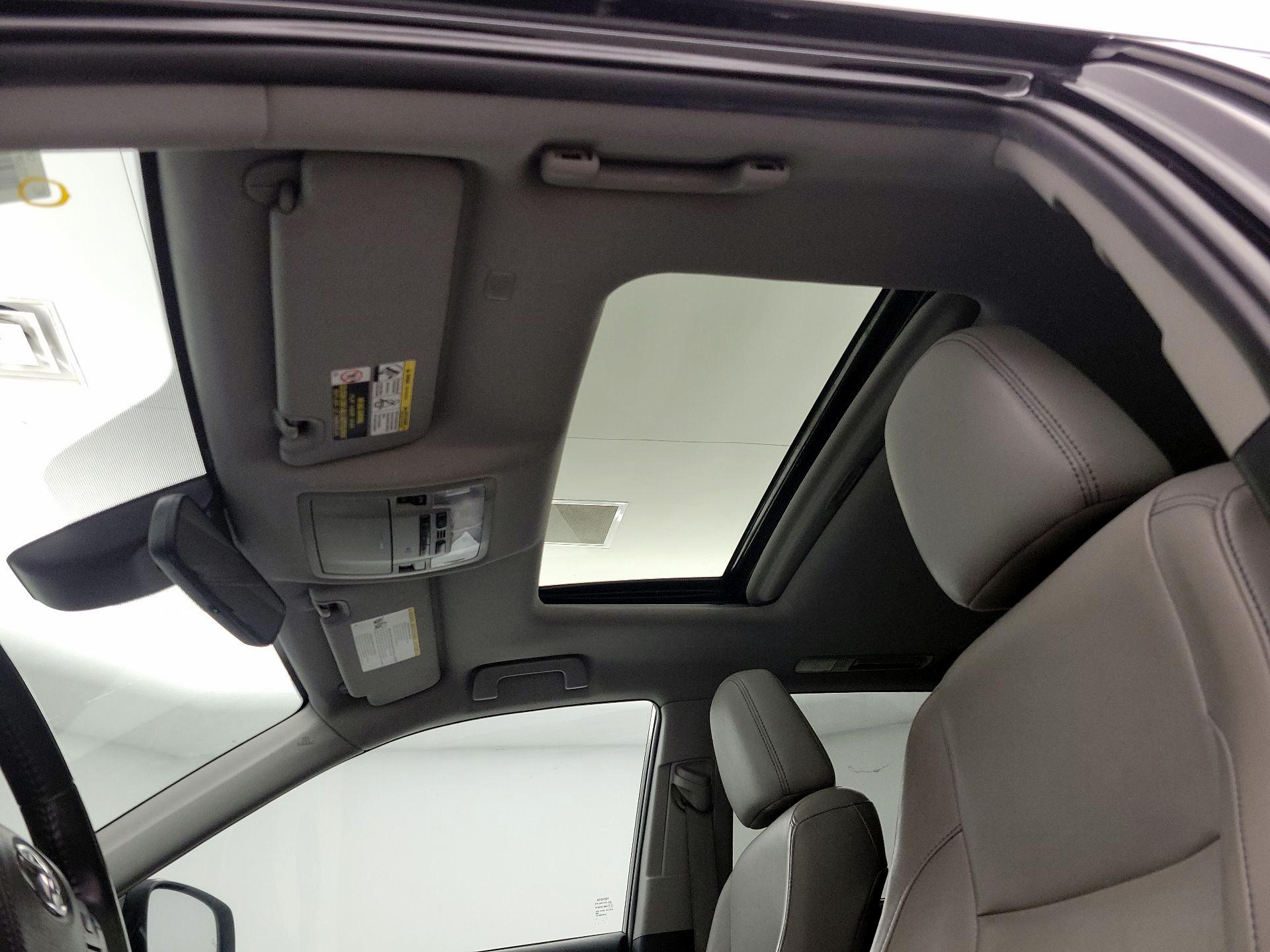 Thumbnail: 2019 Toyota Highlander - 20