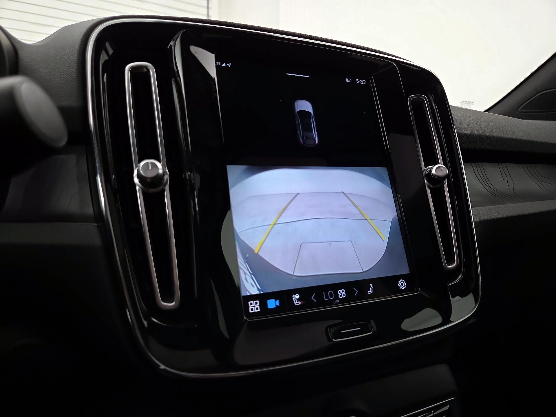 Thumbnail: 2023 Volvo C40 - 15